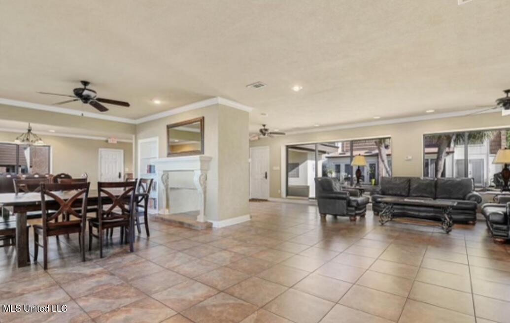 527 Front Beach Drive, 19