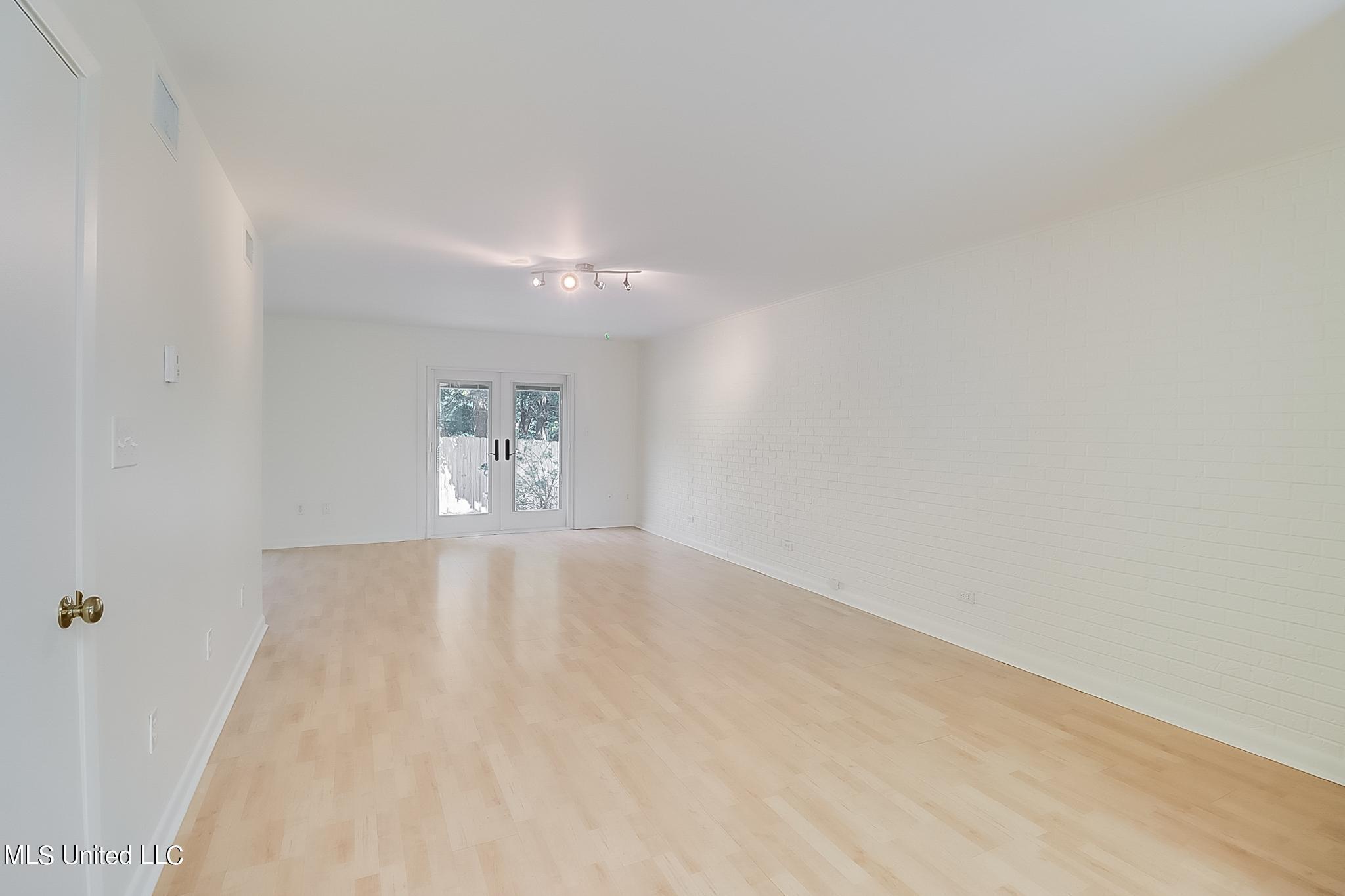 527 Front Beach Drive, 19