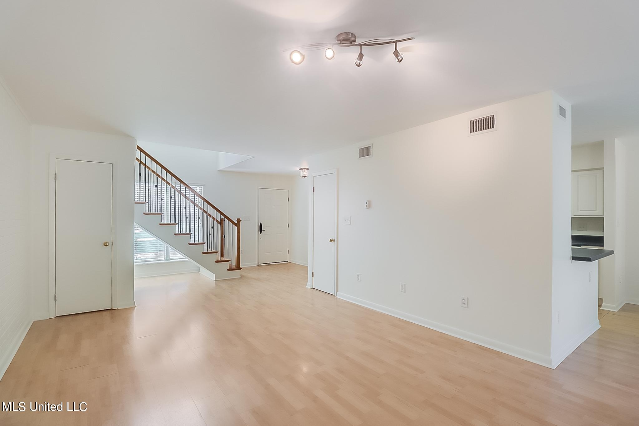 527 Front Beach Drive, 19