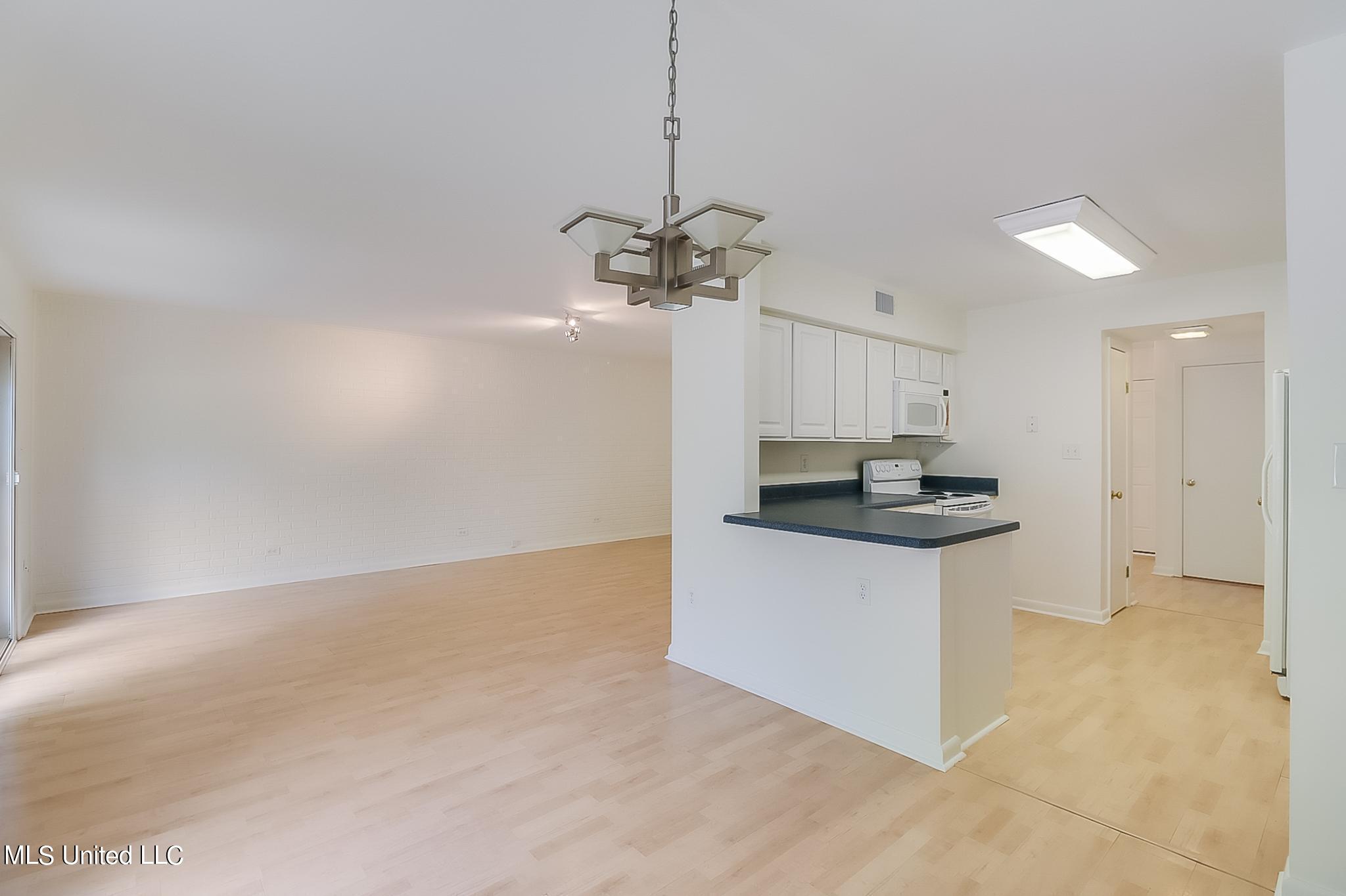 527 Front Beach Drive, 19