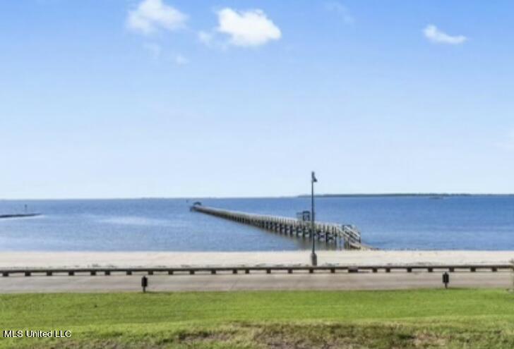 527 Front Beach Drive, 19