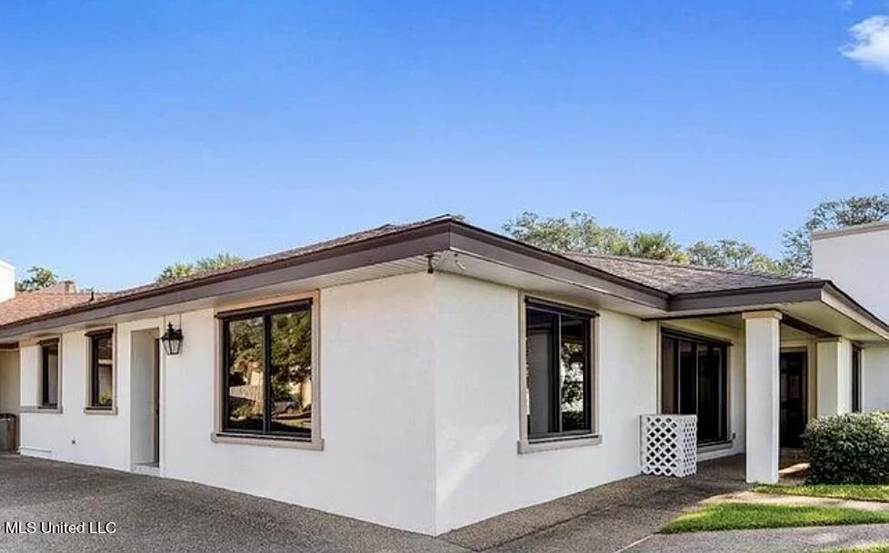 527 Front Beach Drive, 19