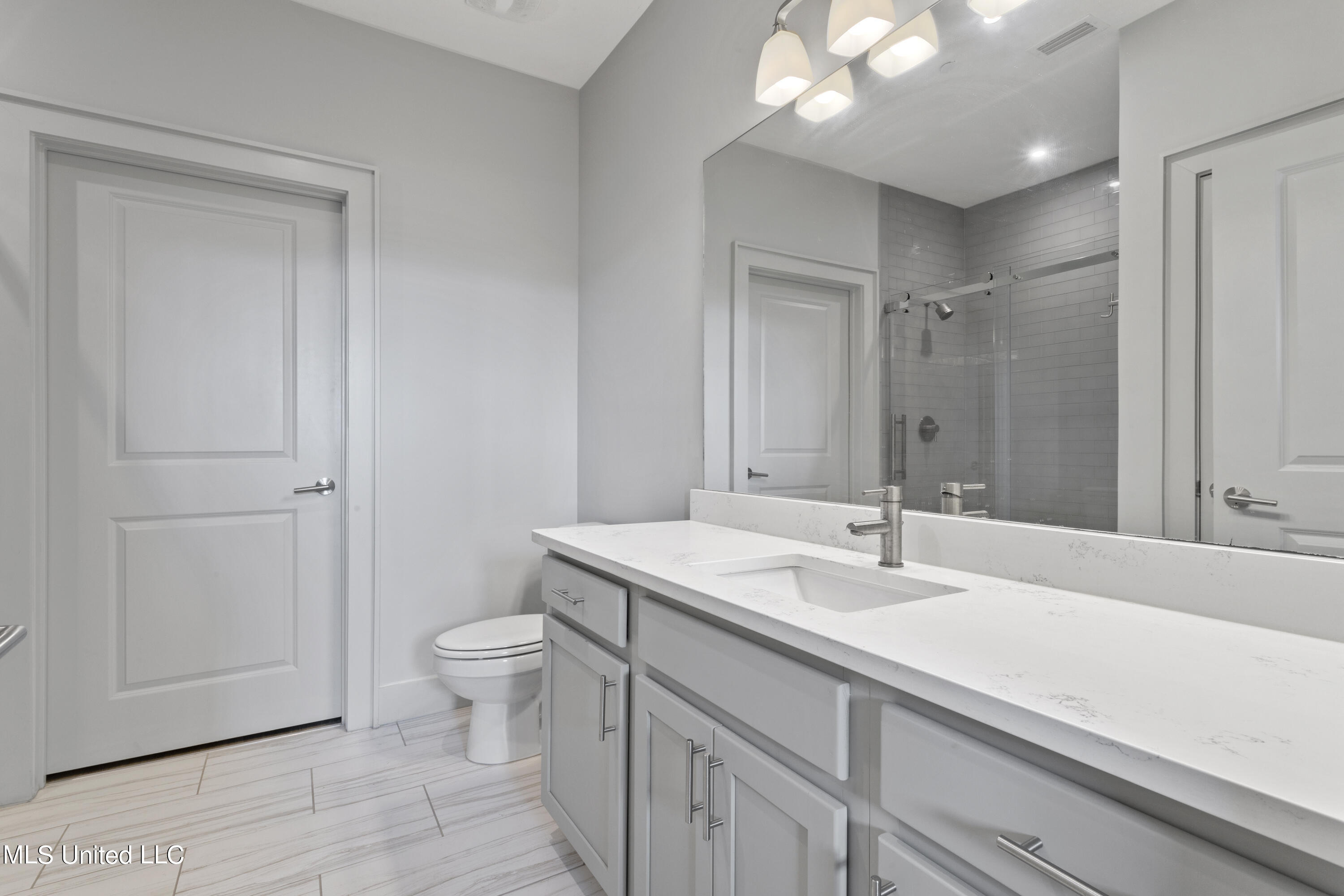 2501 Bienville Boulevard, 412