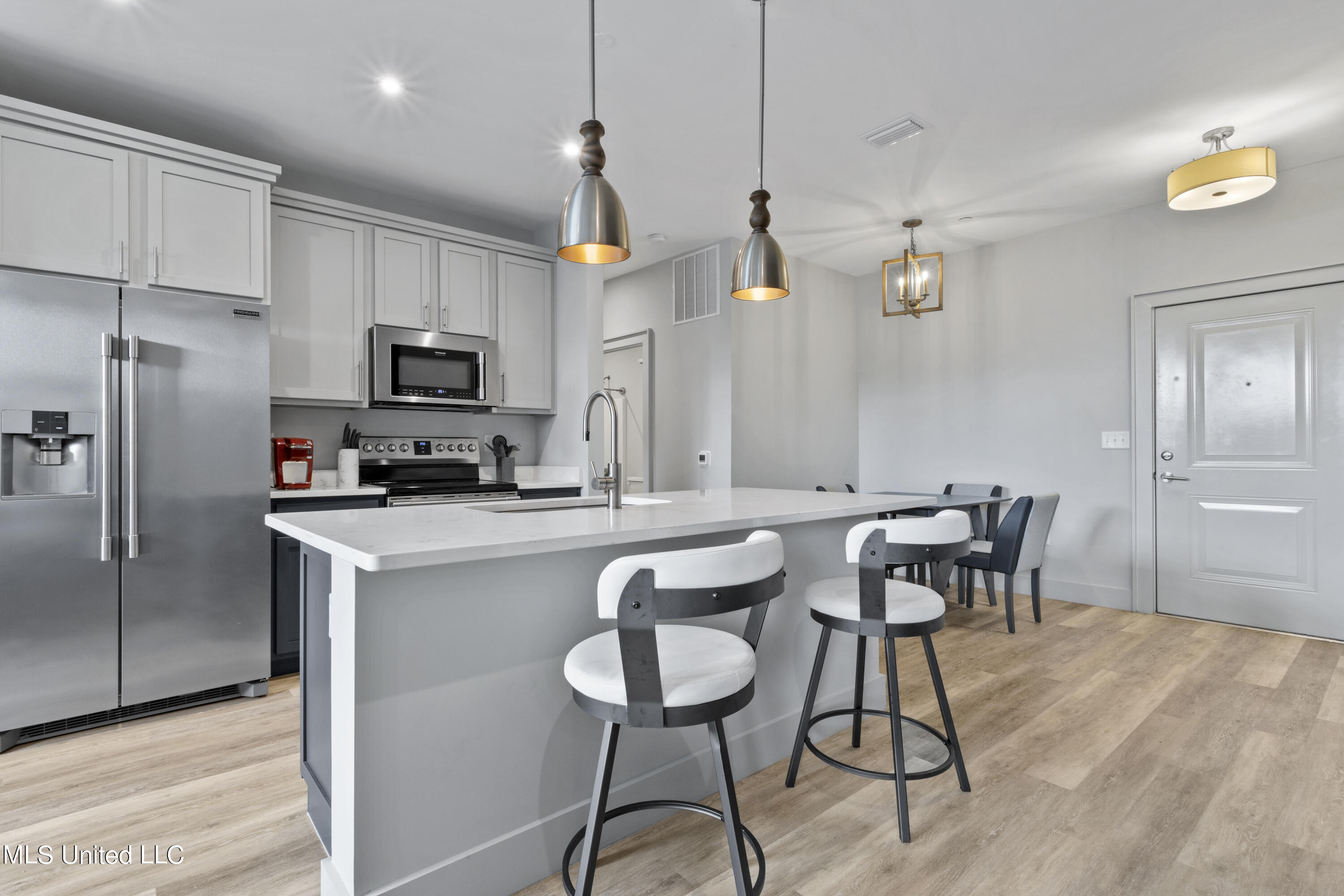 2501 Bienville Boulevard, 412