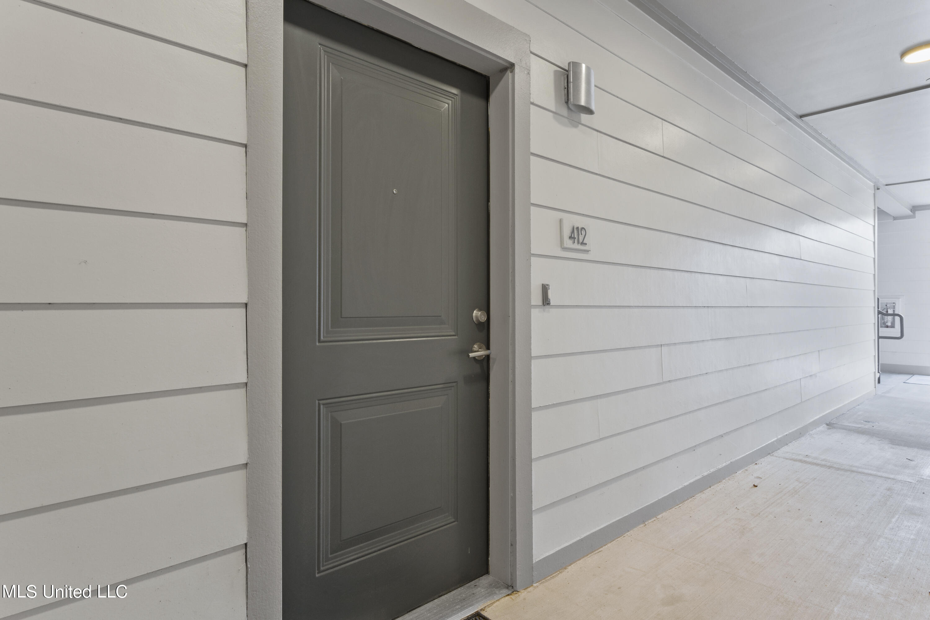 2501 Bienville Boulevard, 412