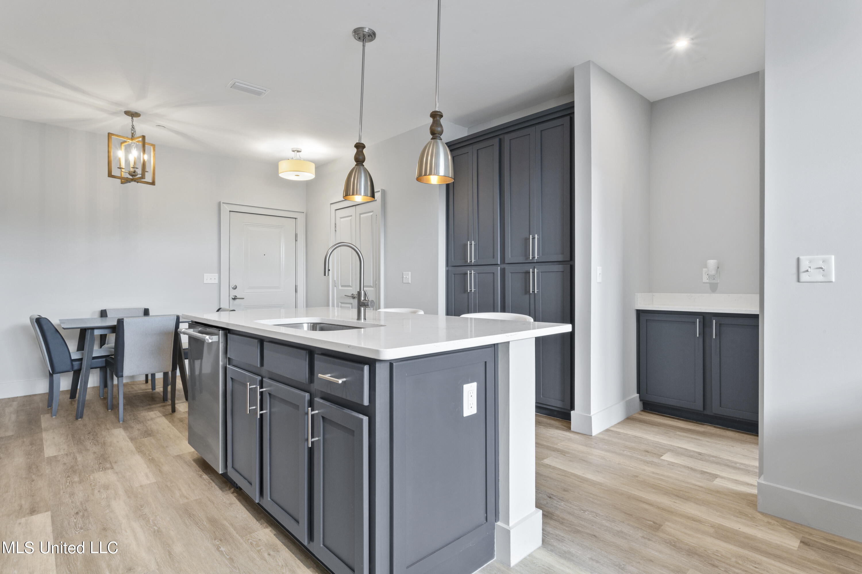 2501 Bienville Boulevard, 412