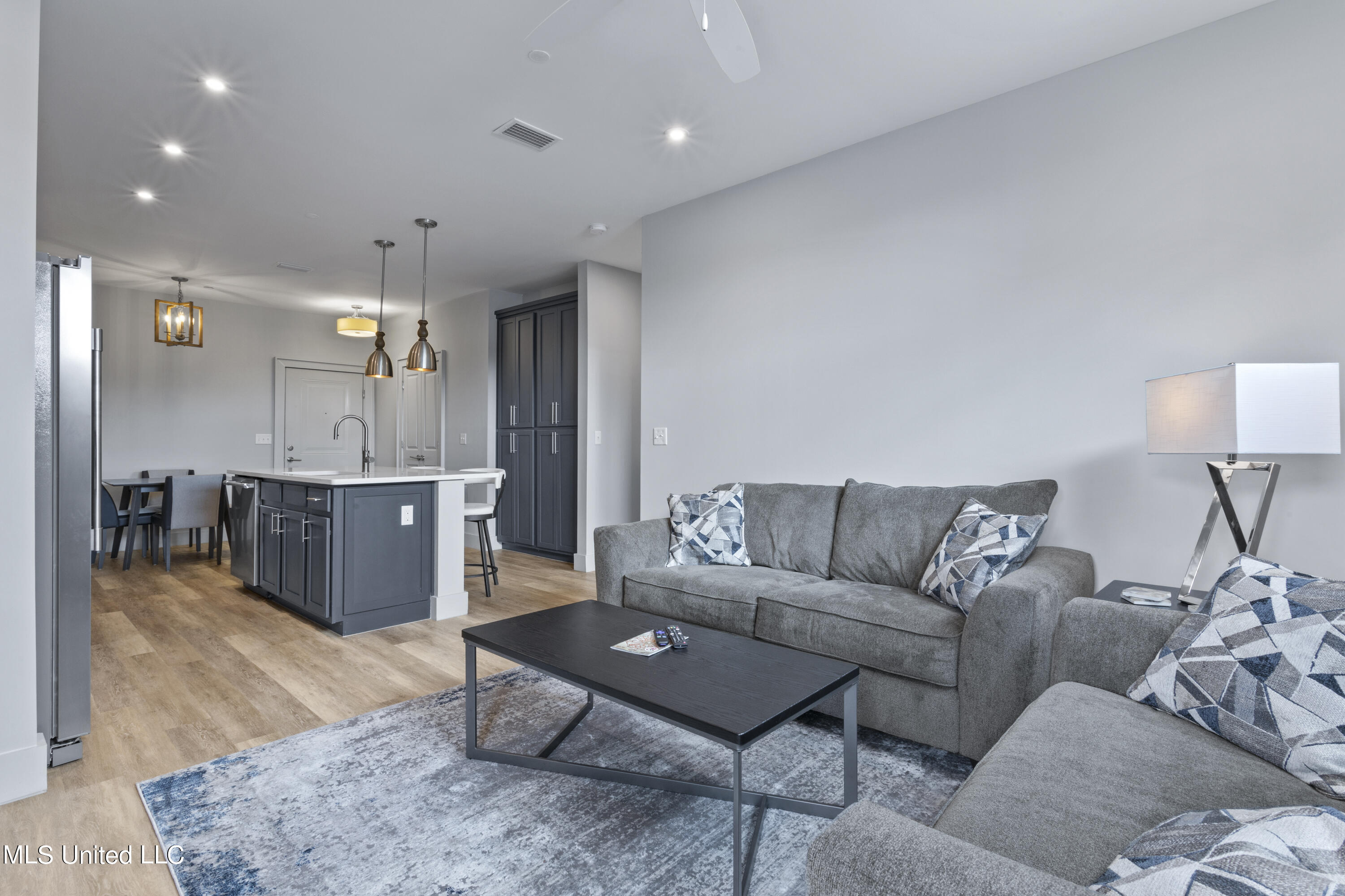 2501 Bienville Boulevard, 412