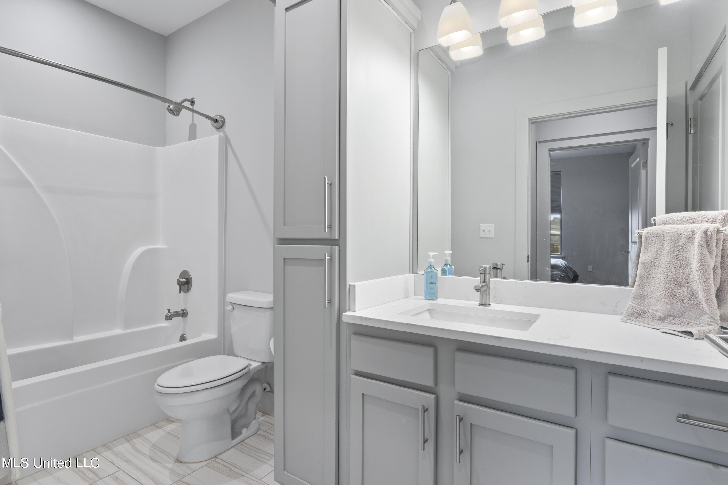 2501 Bienville Boulevard, 412