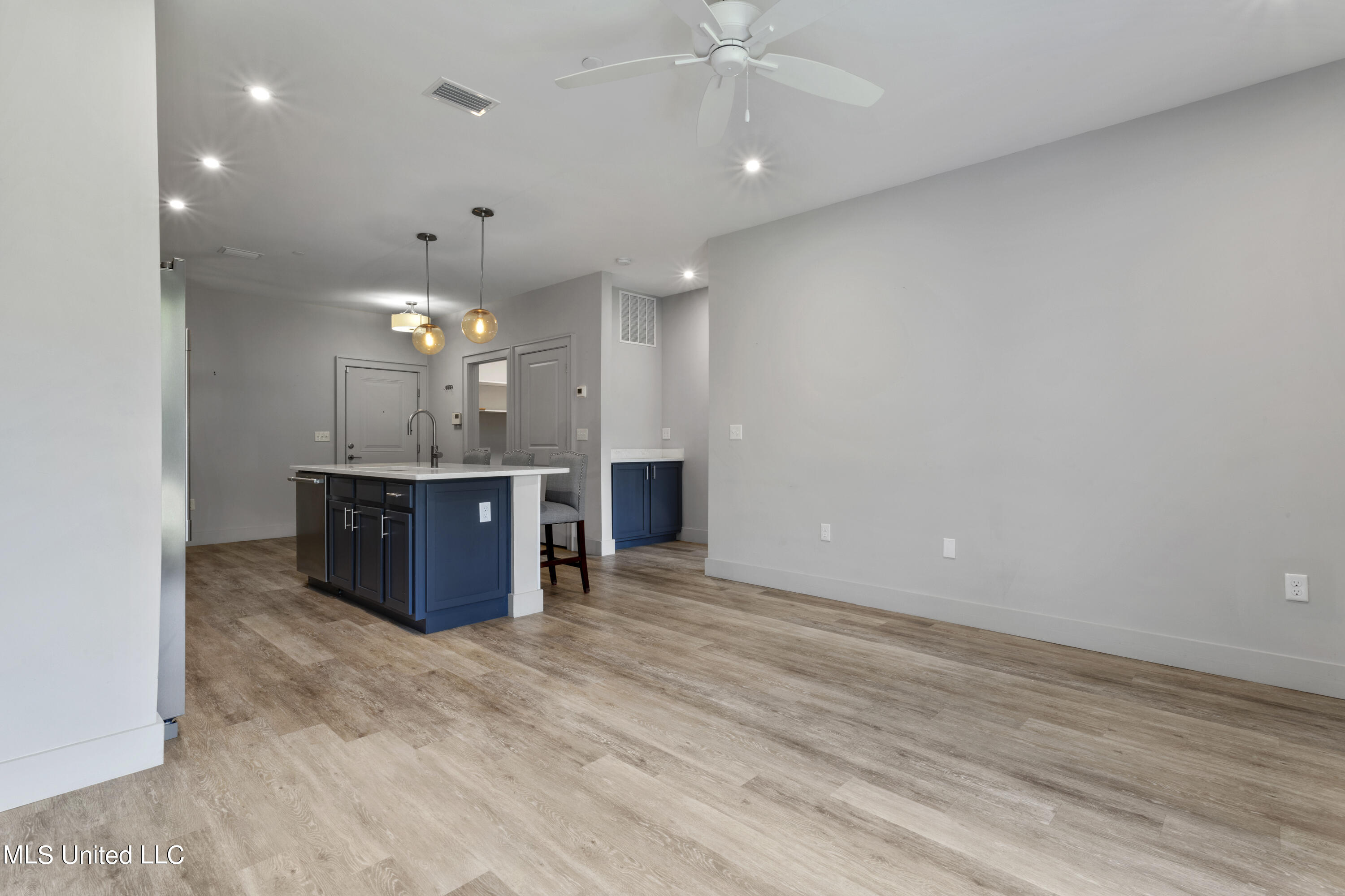 2501 Bienville Boulevard, 513