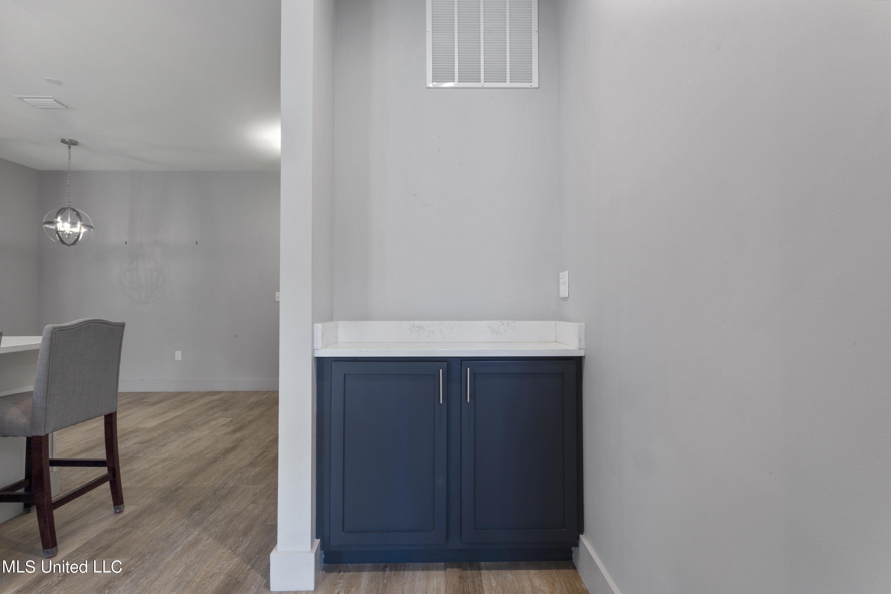2501 Bienville Boulevard, 513