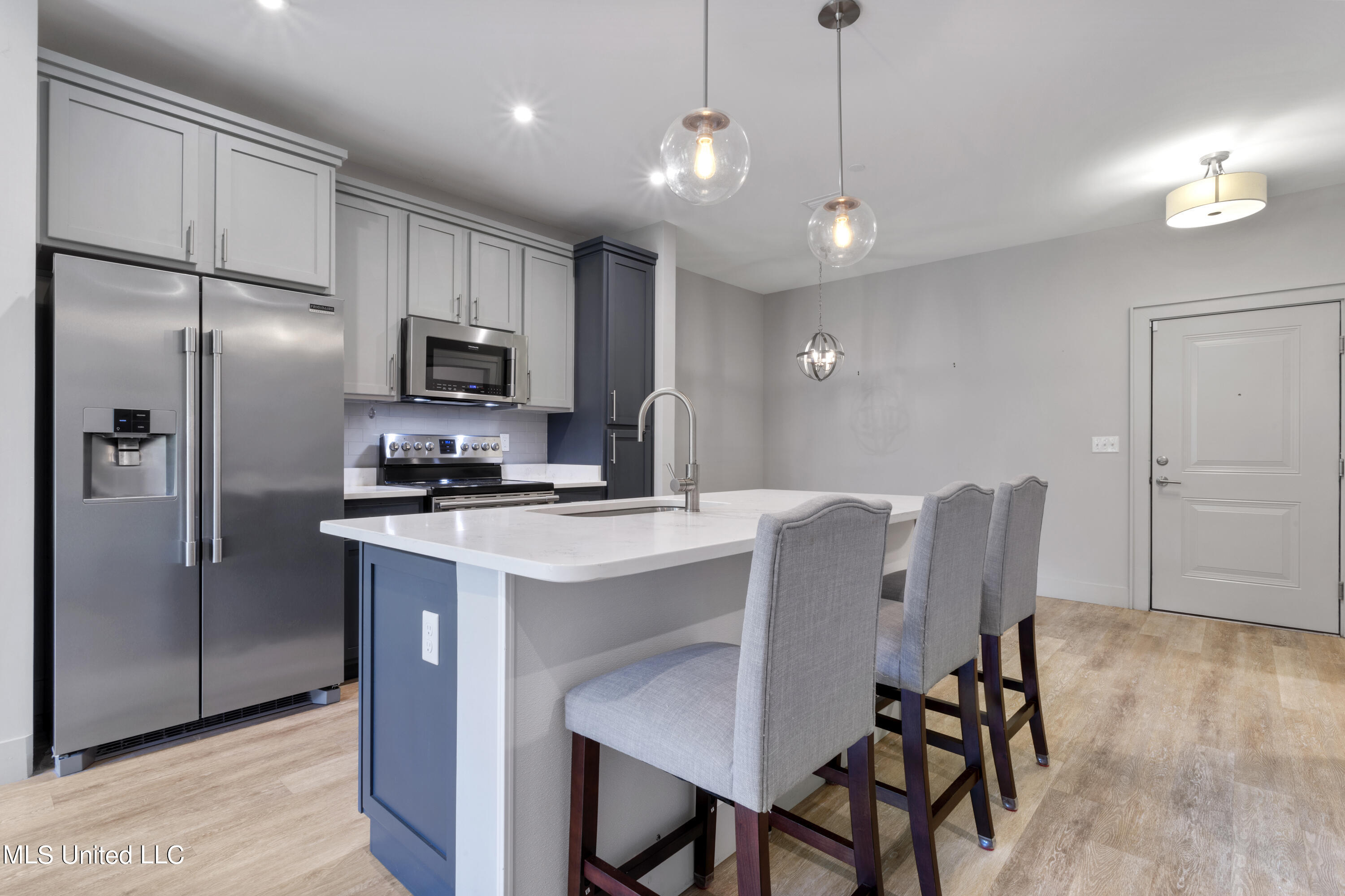 2501 Bienville Boulevard, 513