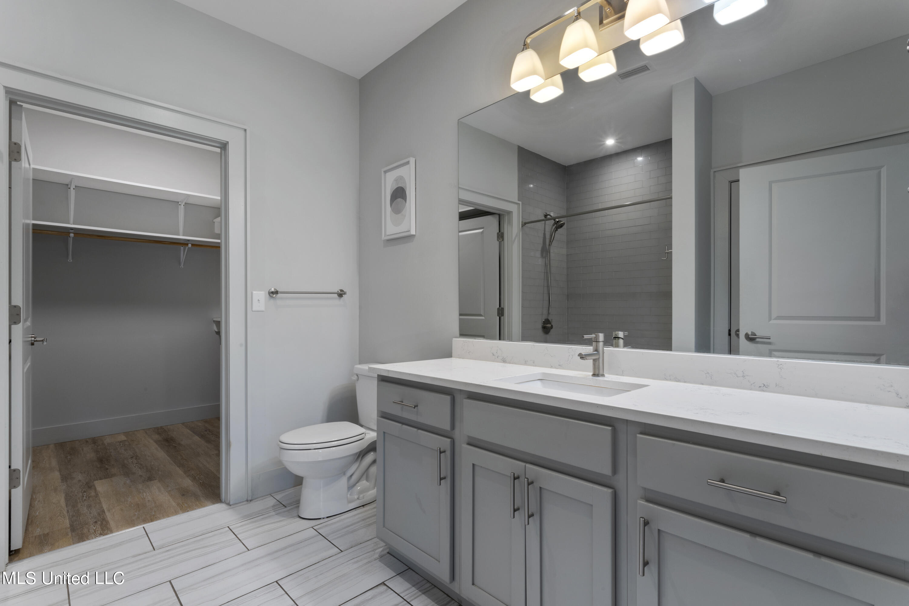 2501 Bienville Boulevard, 513