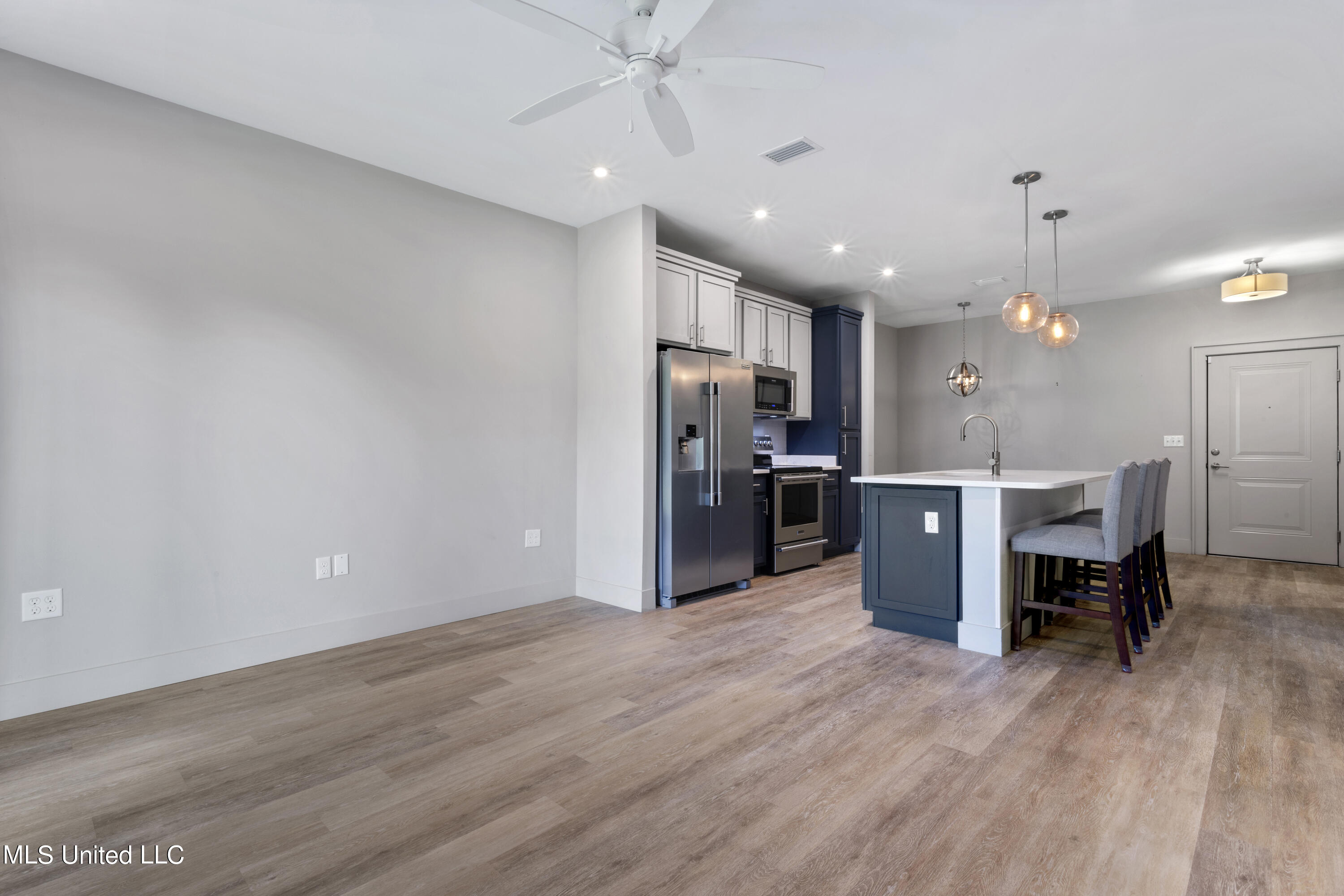 2501 Bienville Boulevard, 513