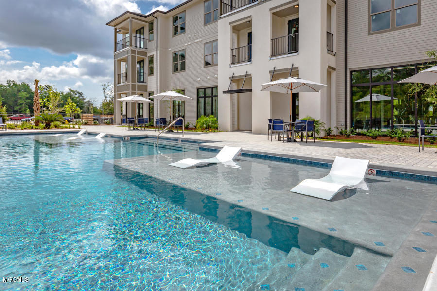 2501 Bienville Boulevard, 513