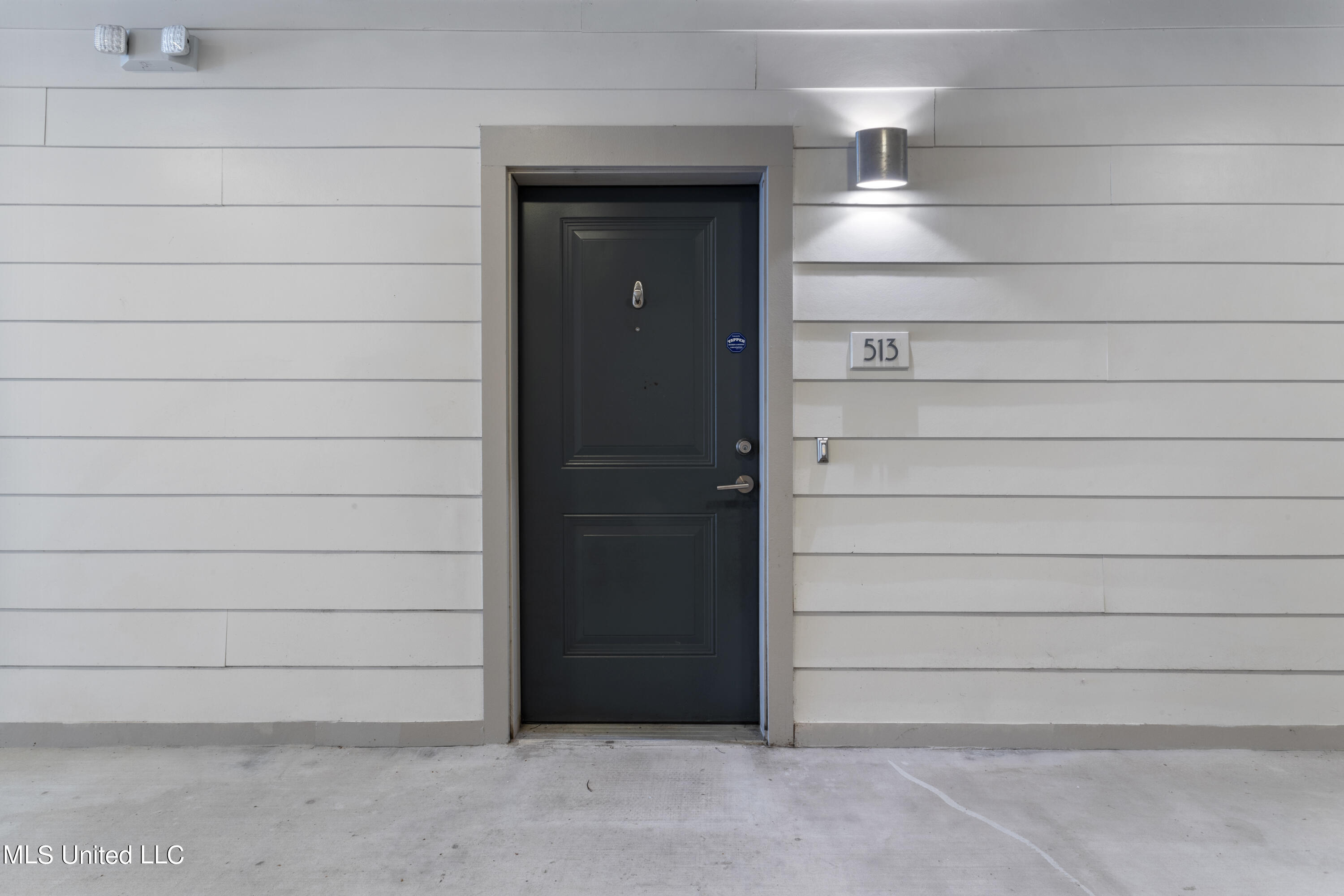 2501 Bienville Boulevard, 513