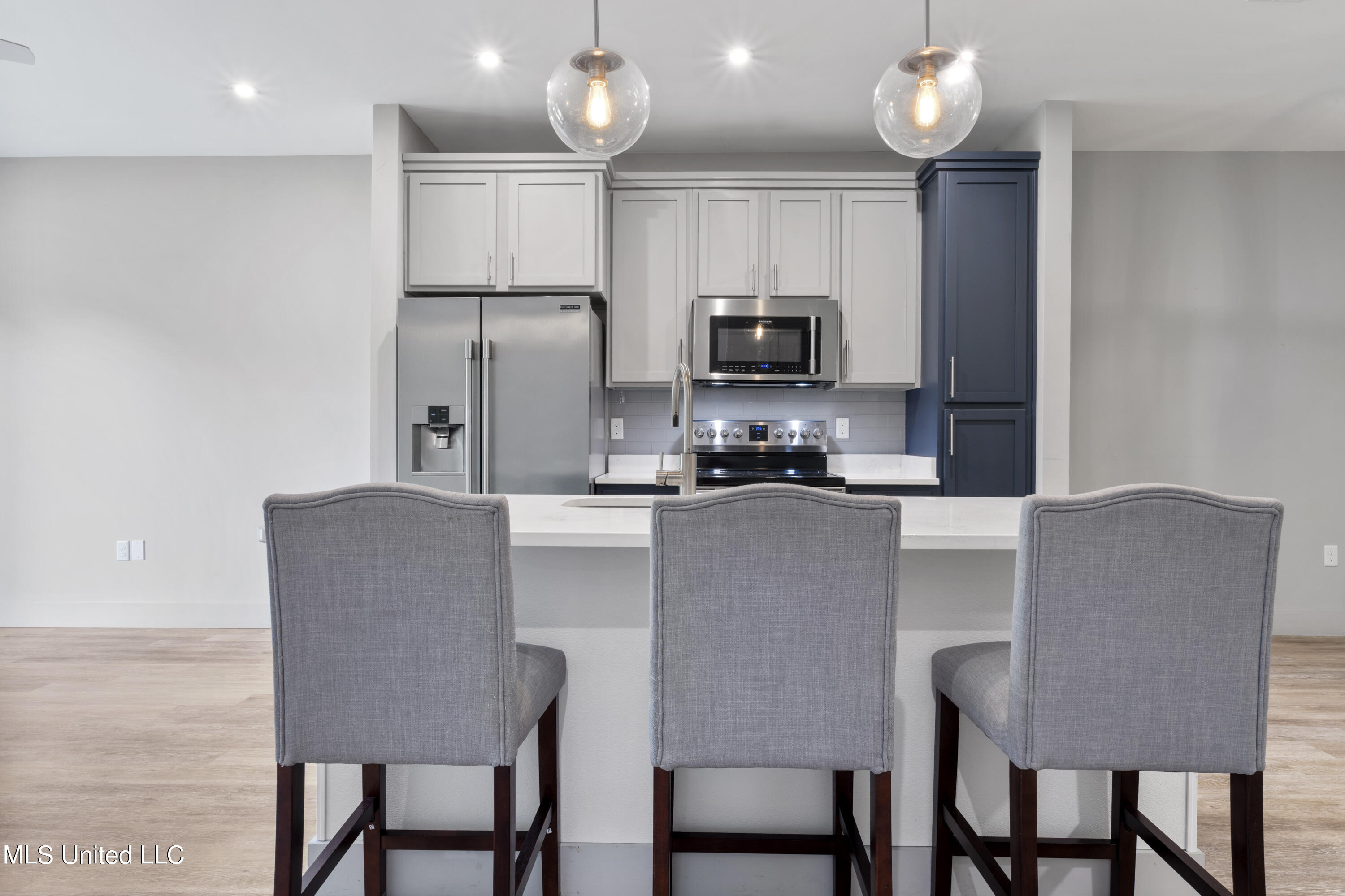 2501 Bienville Boulevard, 513