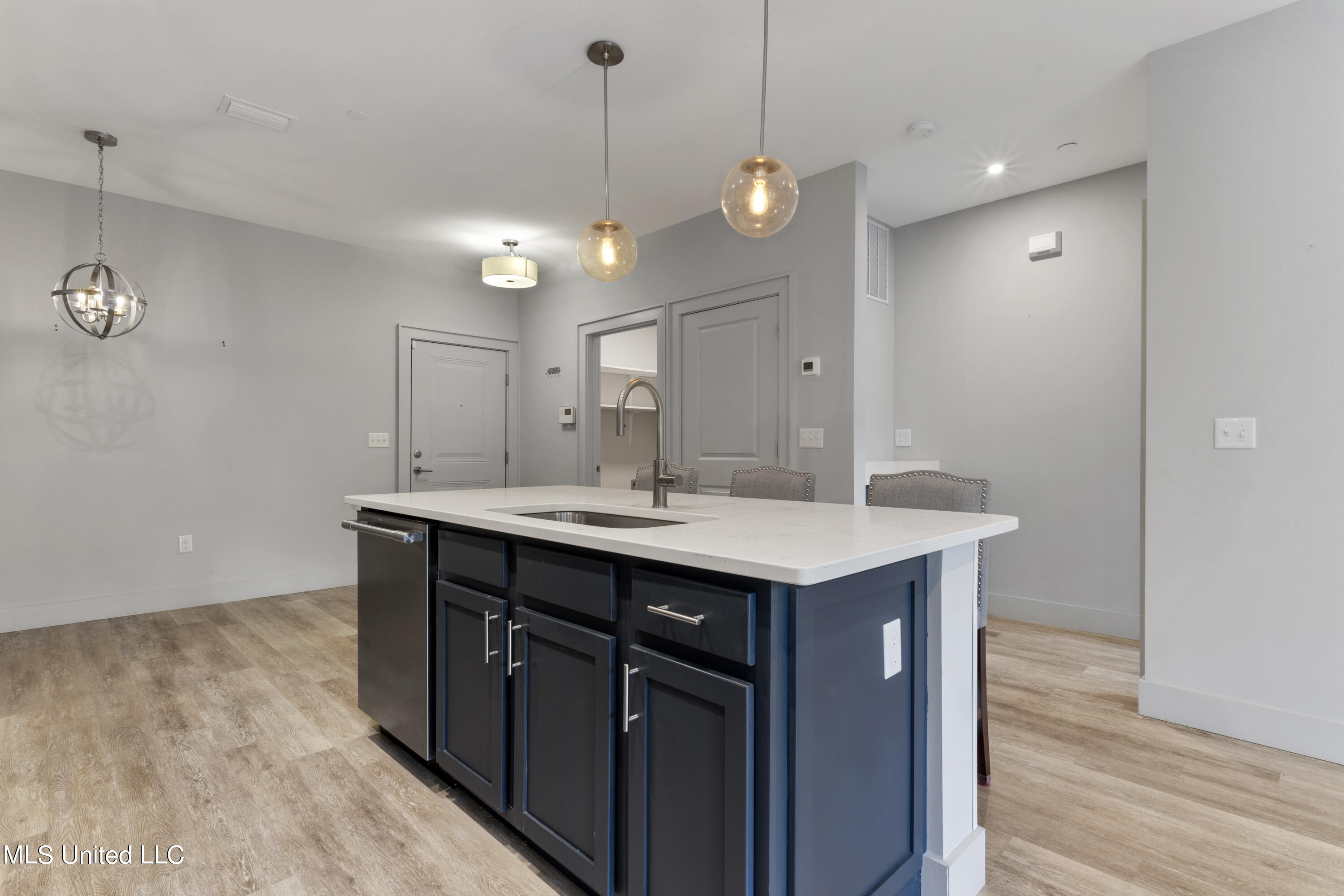 2501 Bienville Boulevard, 513