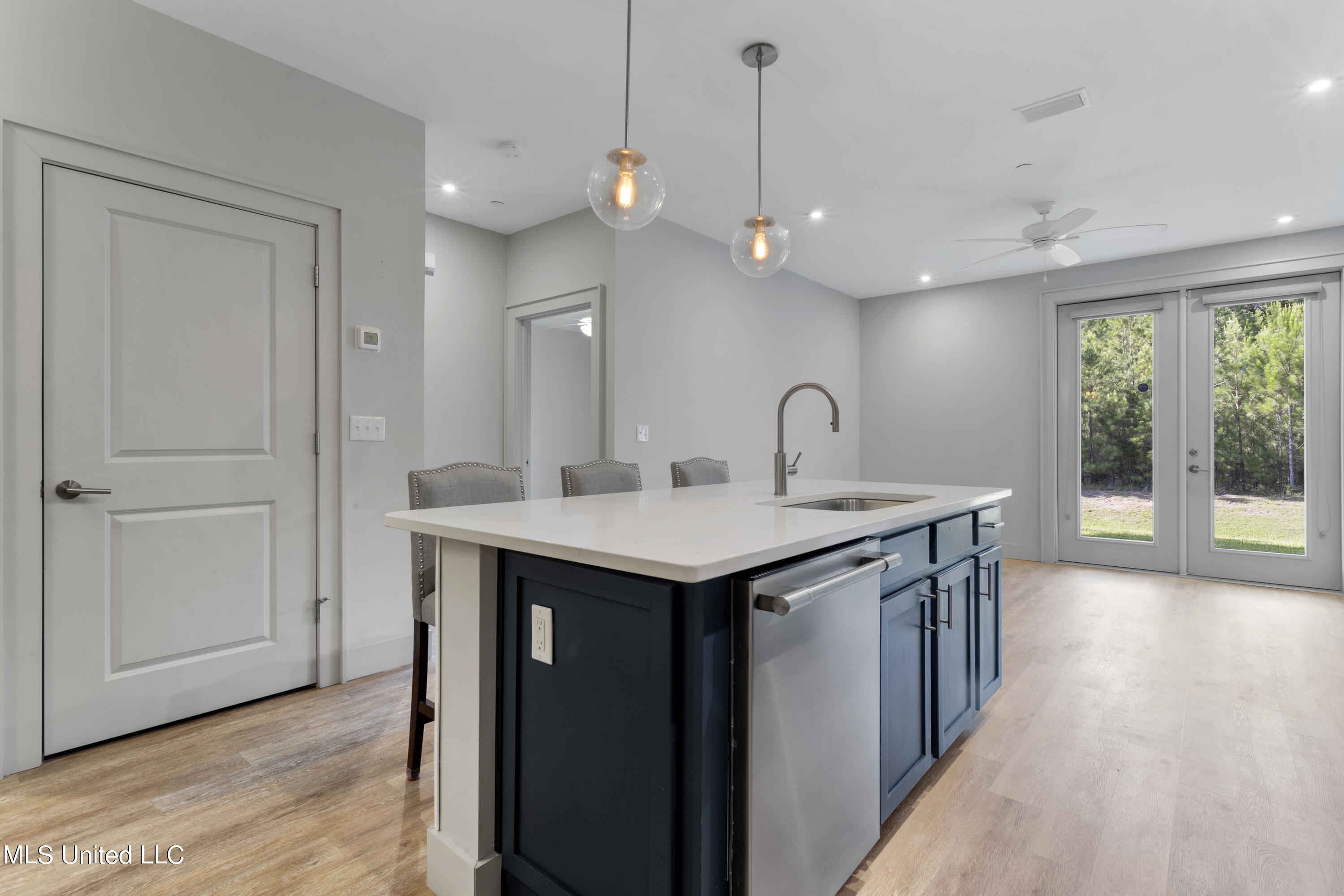 2501 Bienville Boulevard, 513