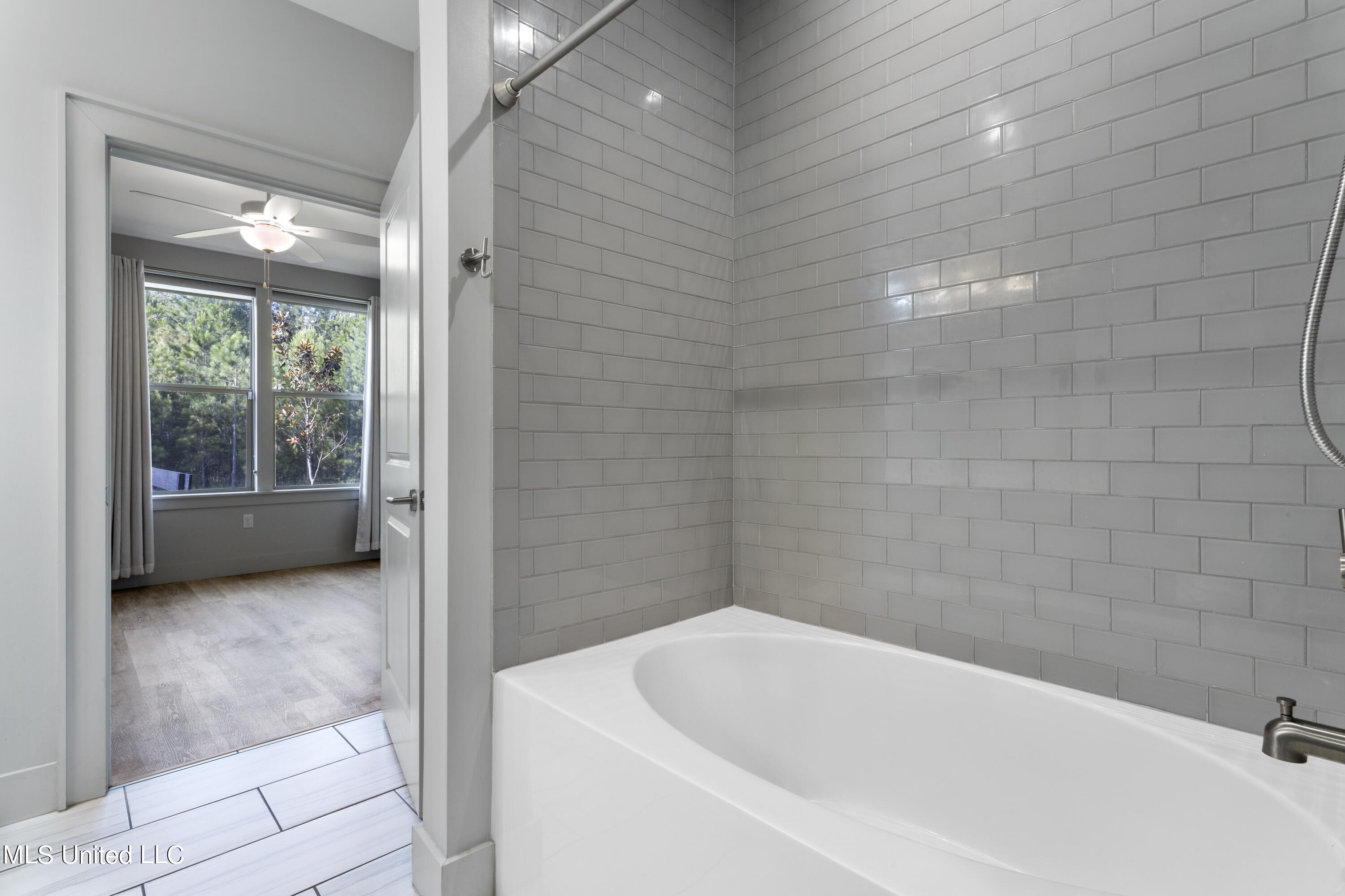 2501 Bienville Boulevard, 513