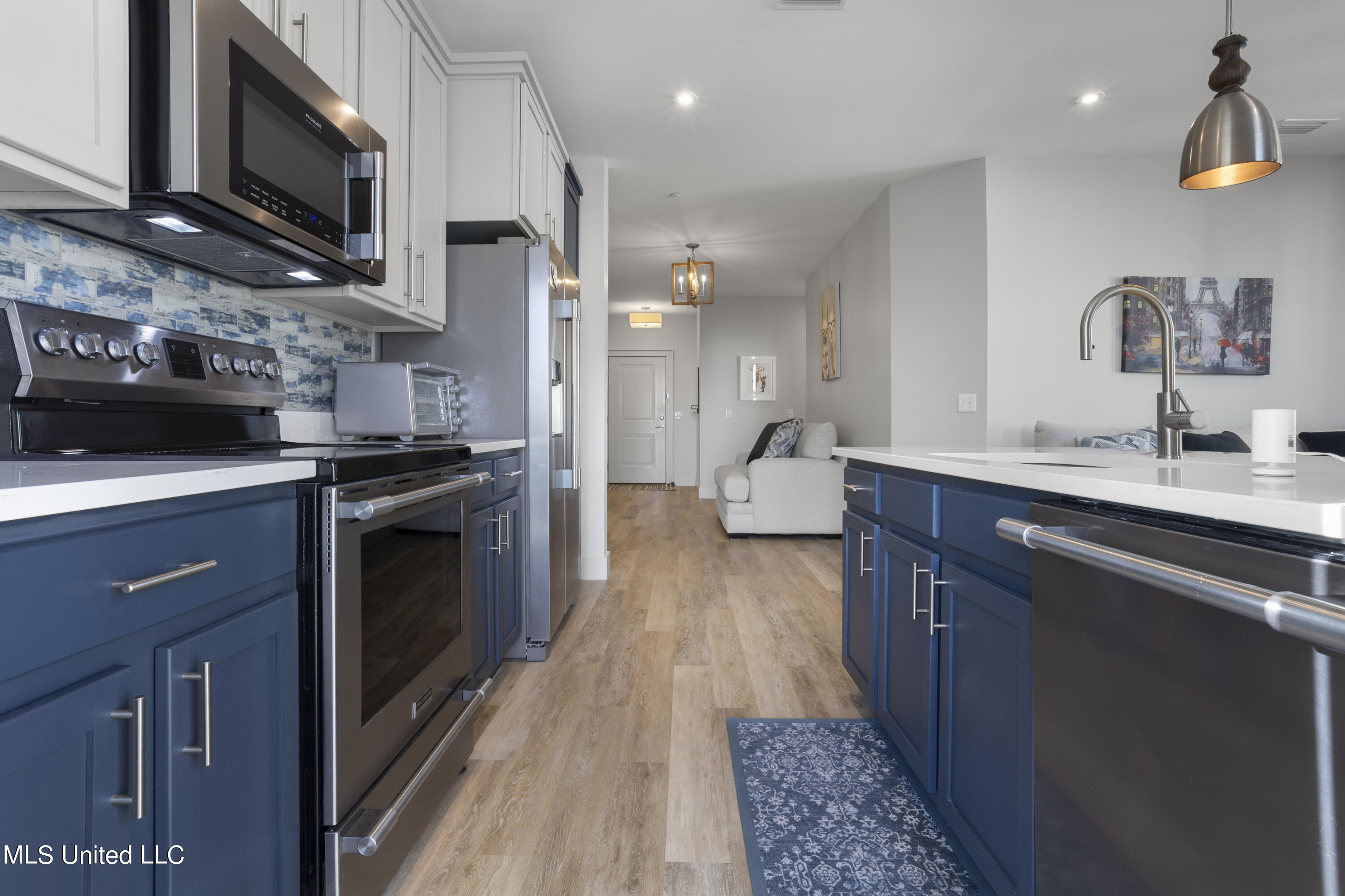 2501 Bienville Boulevard, 321