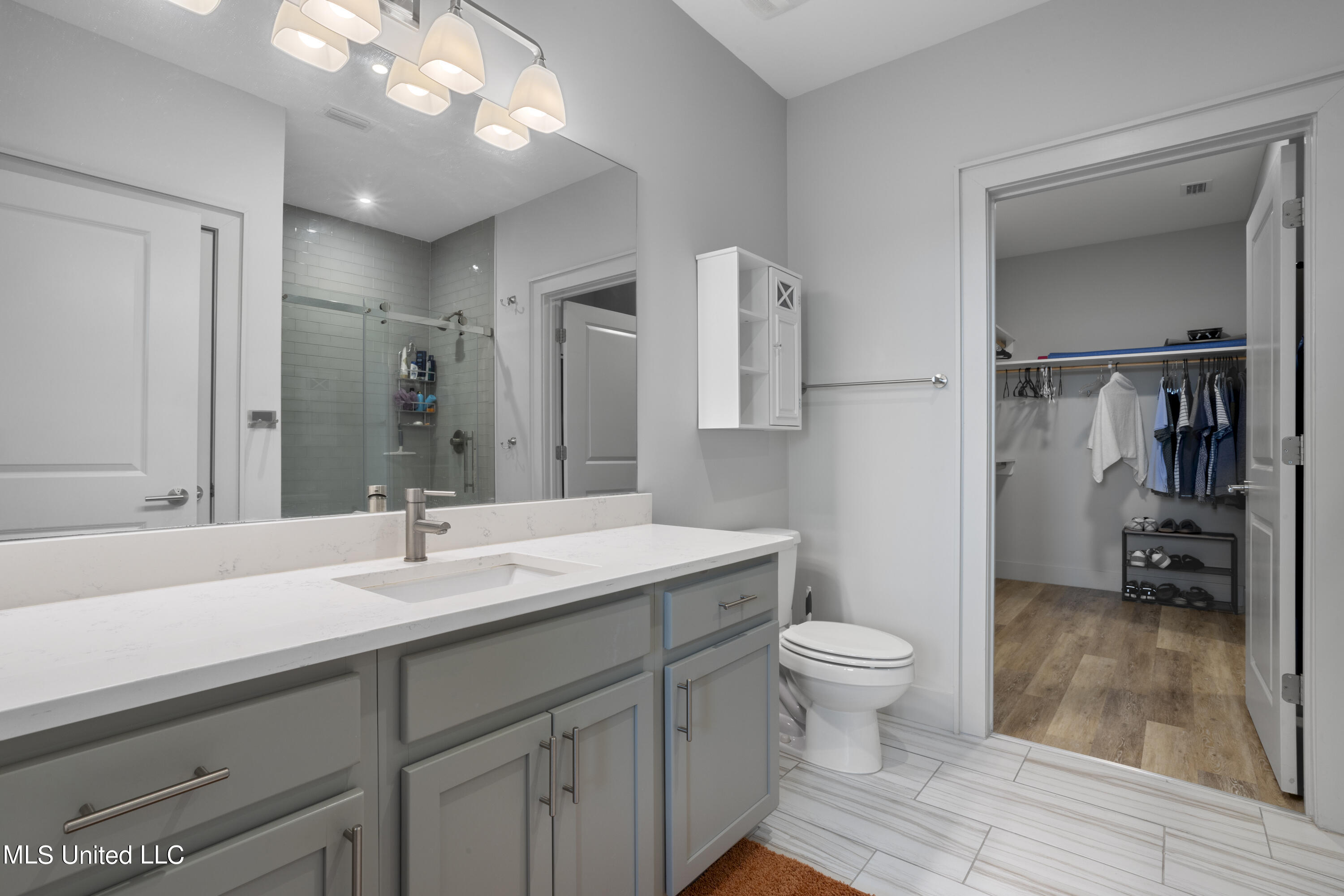2501 Bienville Boulevard, 321