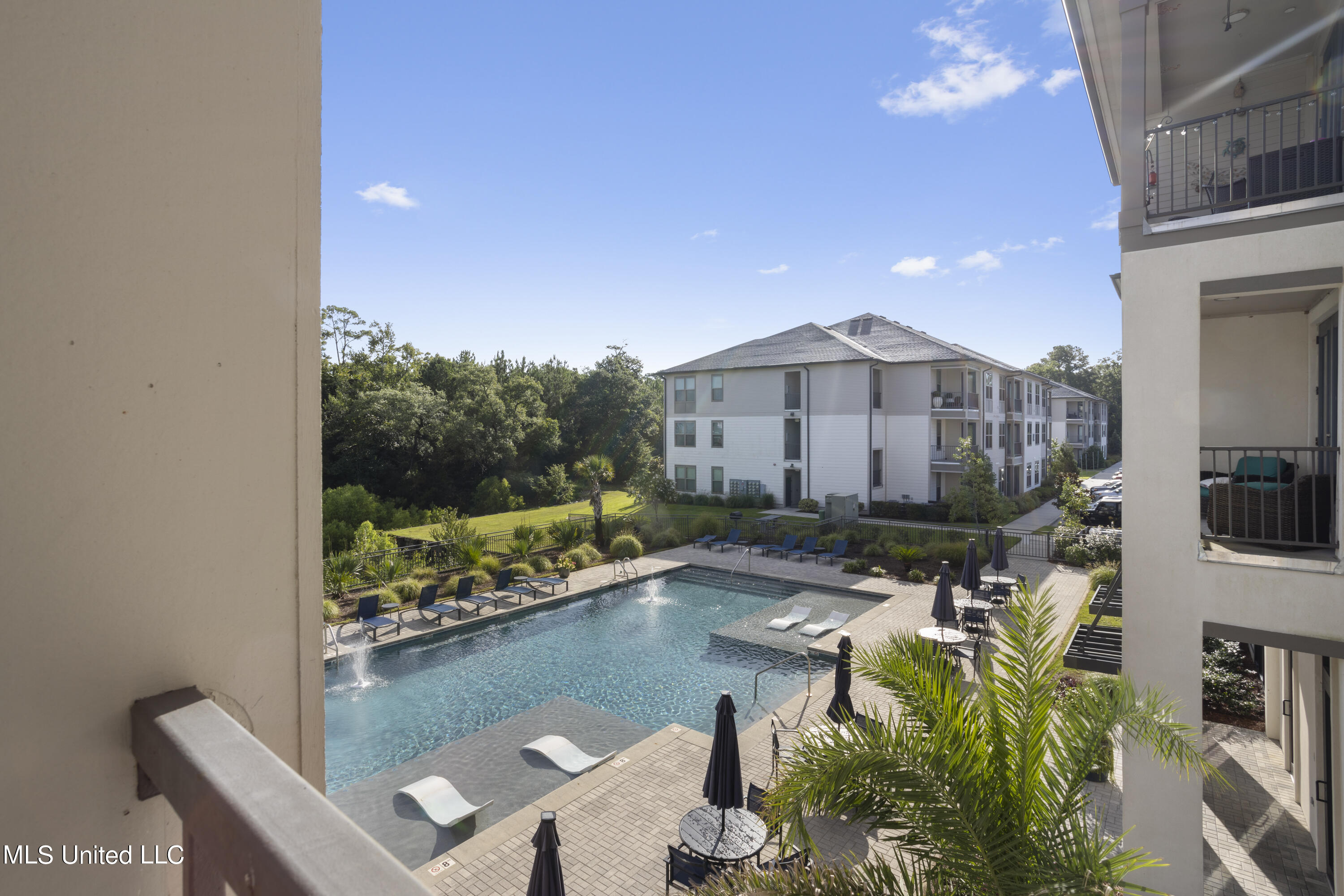 2501 Bienville Boulevard, 321