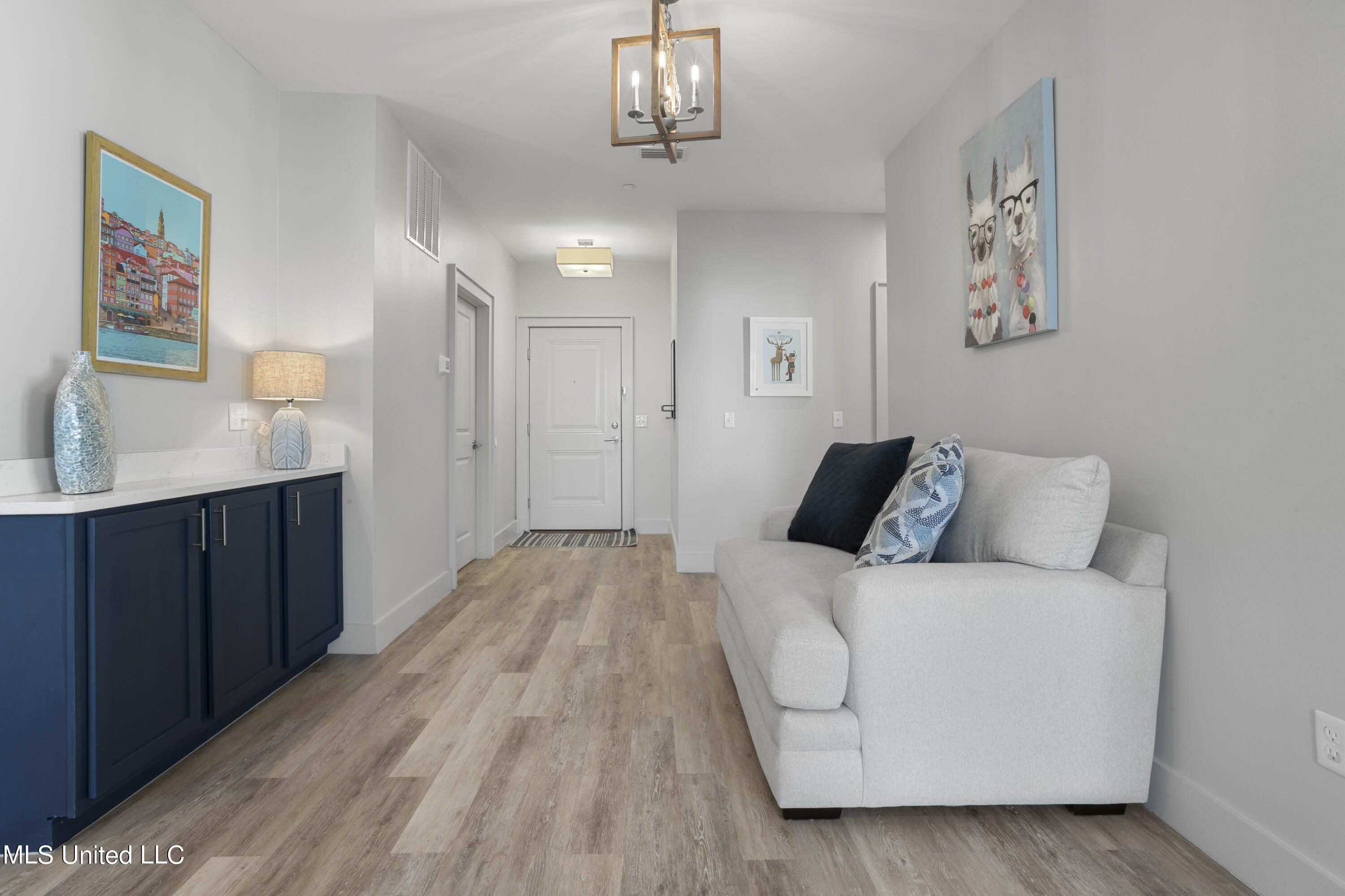 2501 Bienville Boulevard, 321