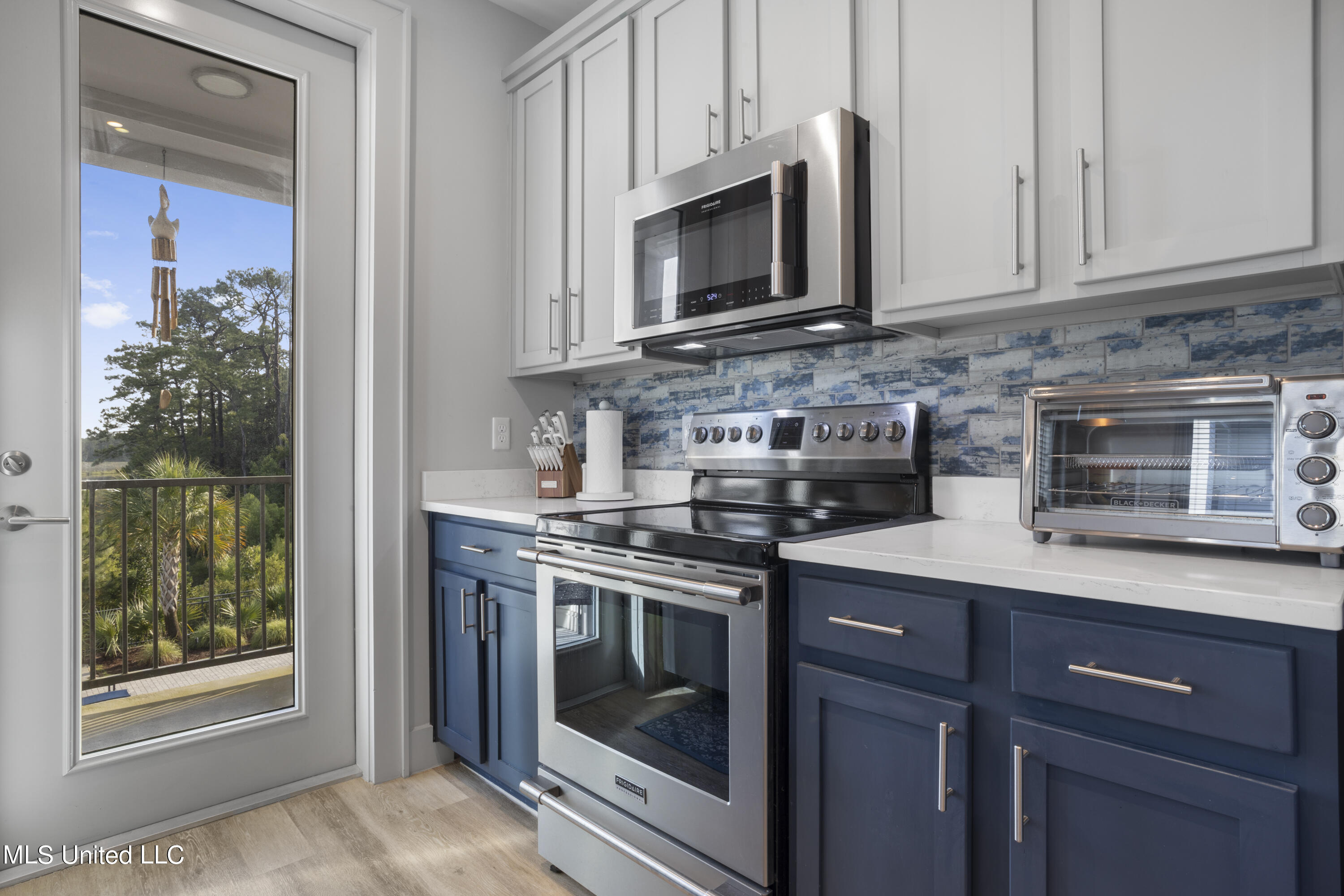 2501 Bienville Boulevard, 321