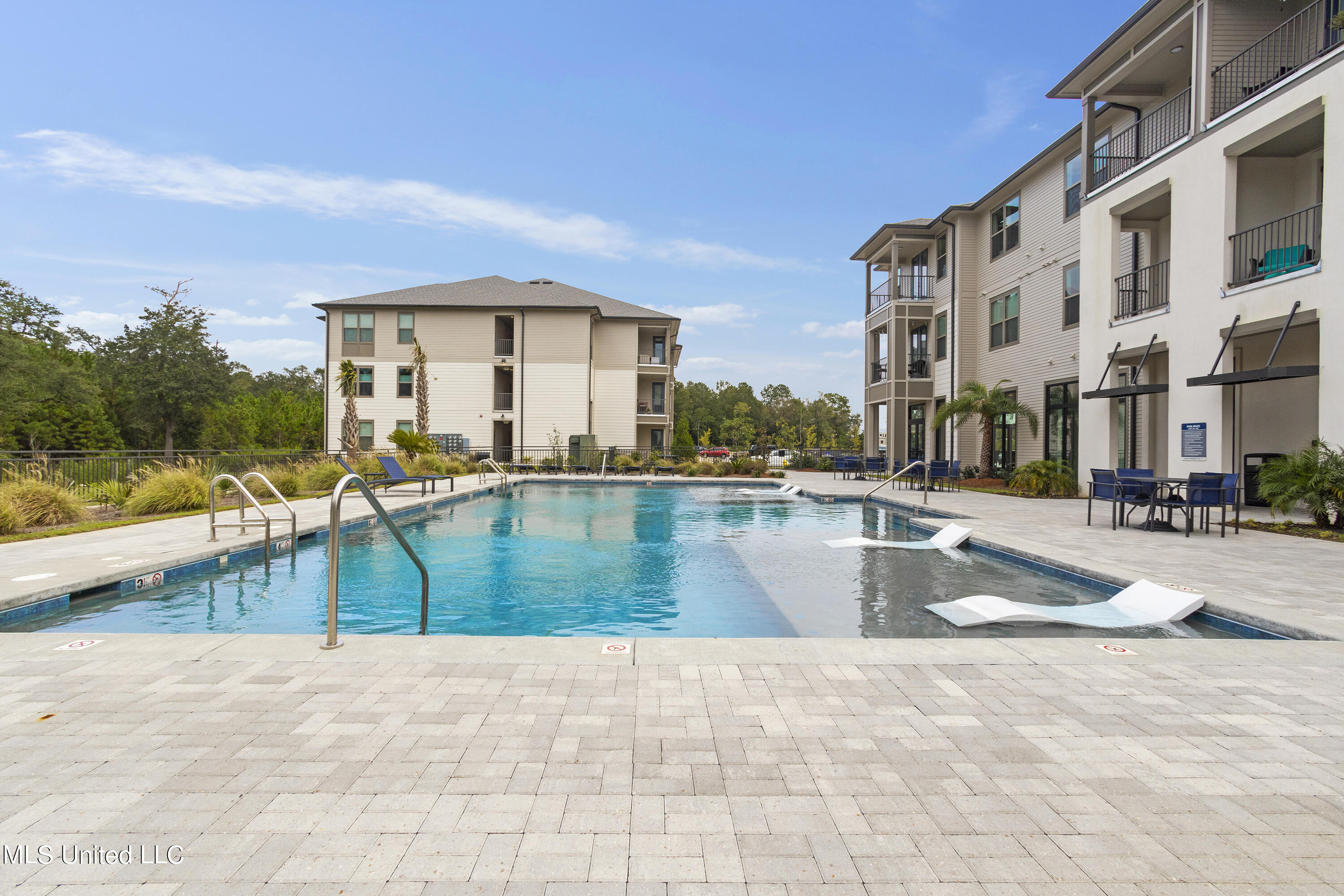 2501 Bienville Boulevard, 321