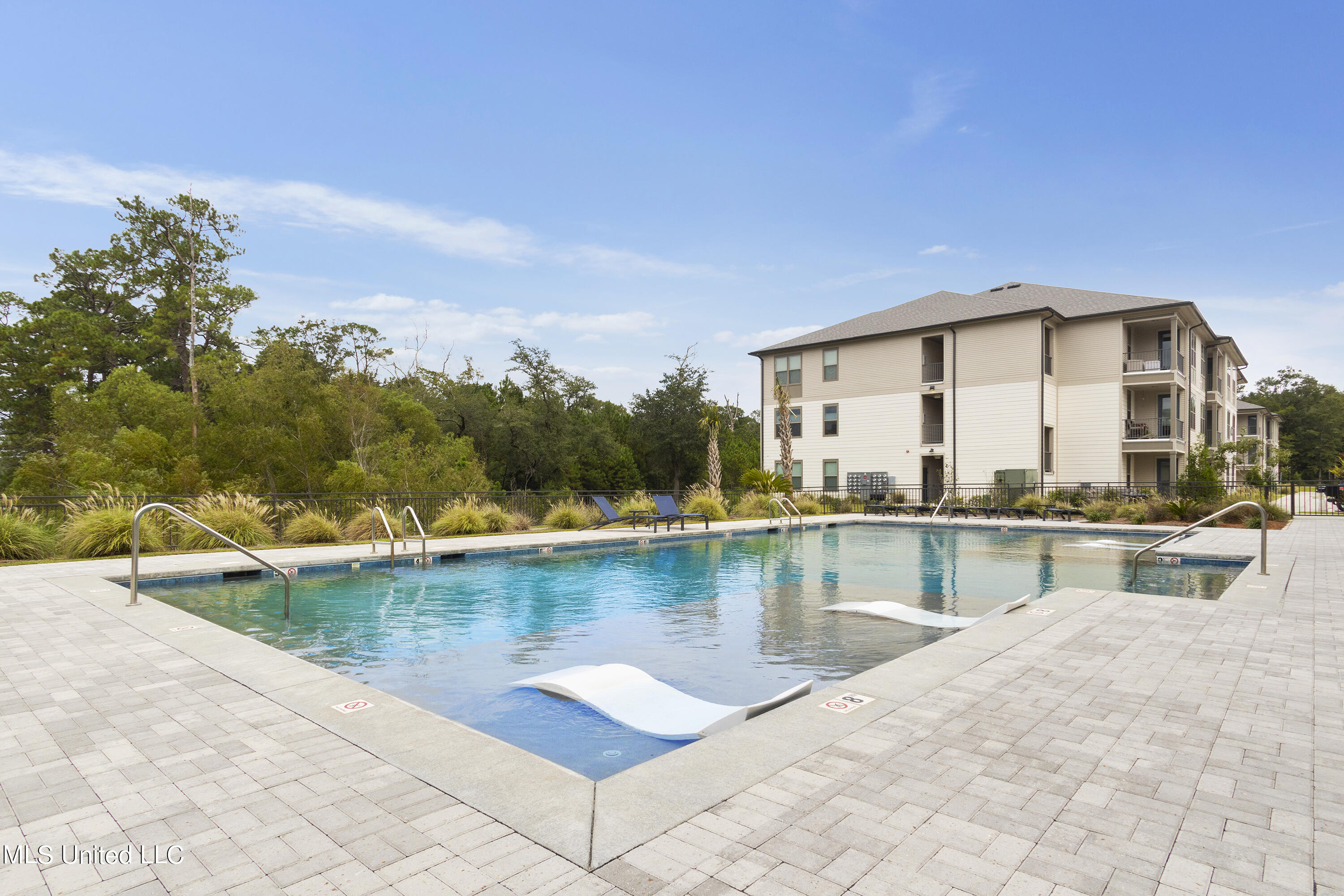 2501 Bienville Boulevard, 321