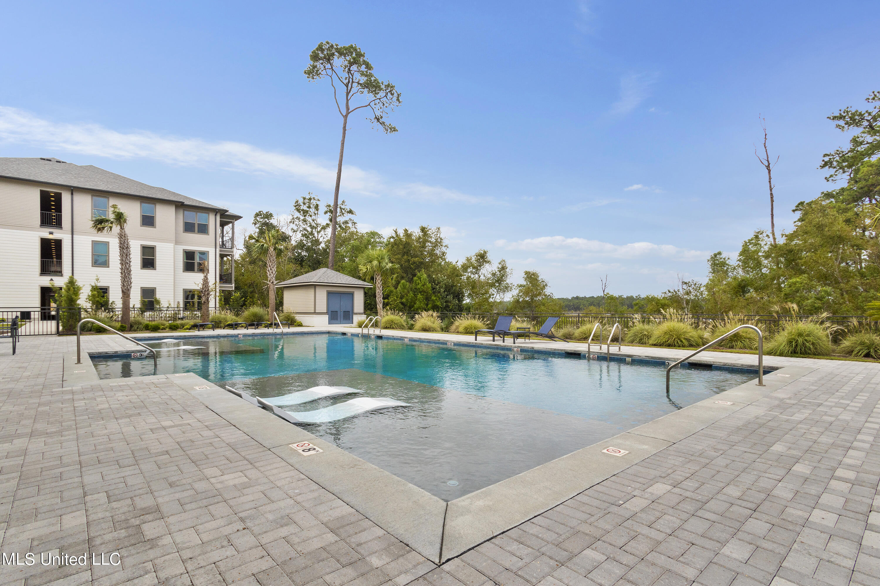 2501 Bienville Boulevard, 321