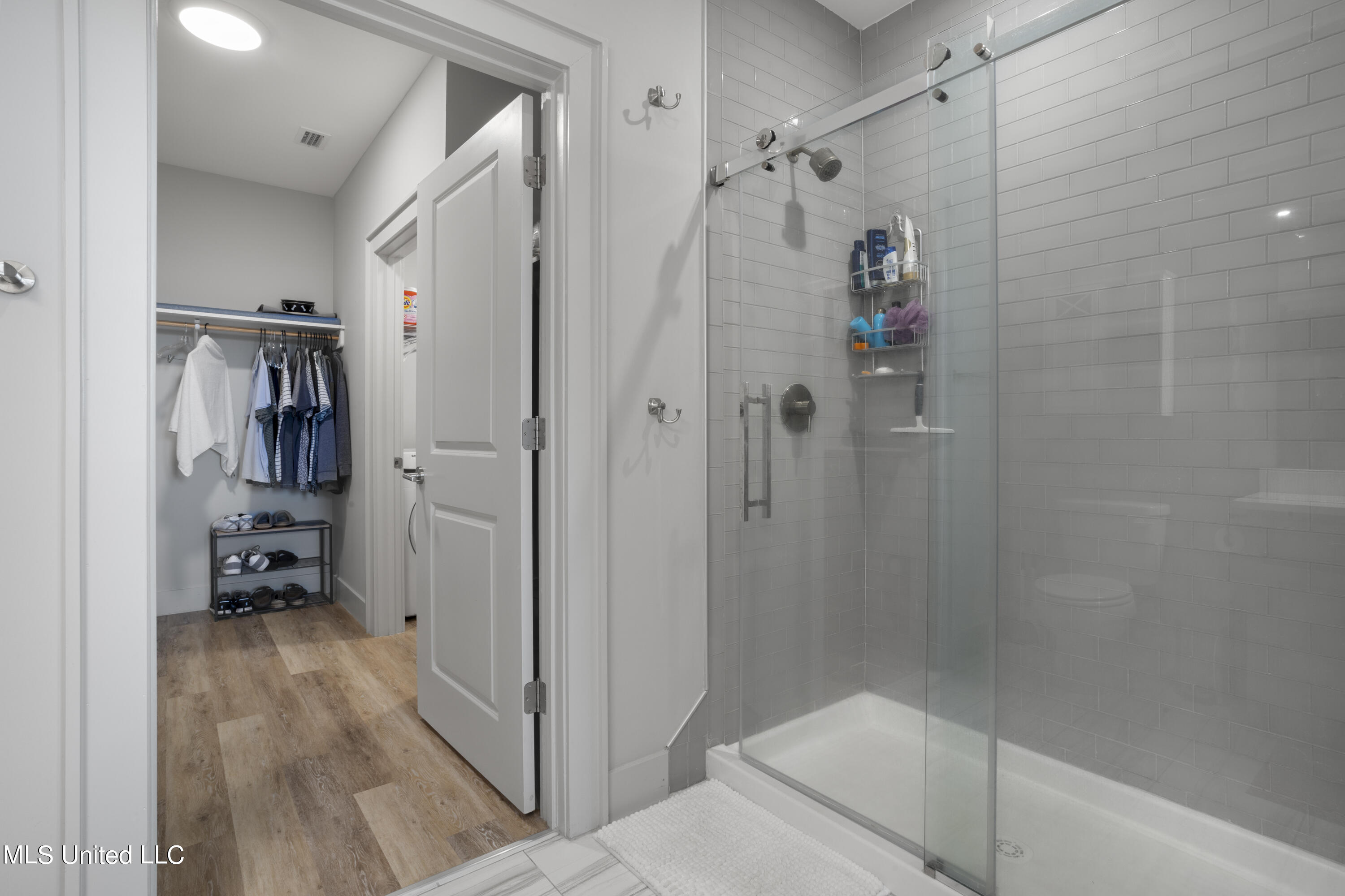 2501 Bienville Boulevard, 321