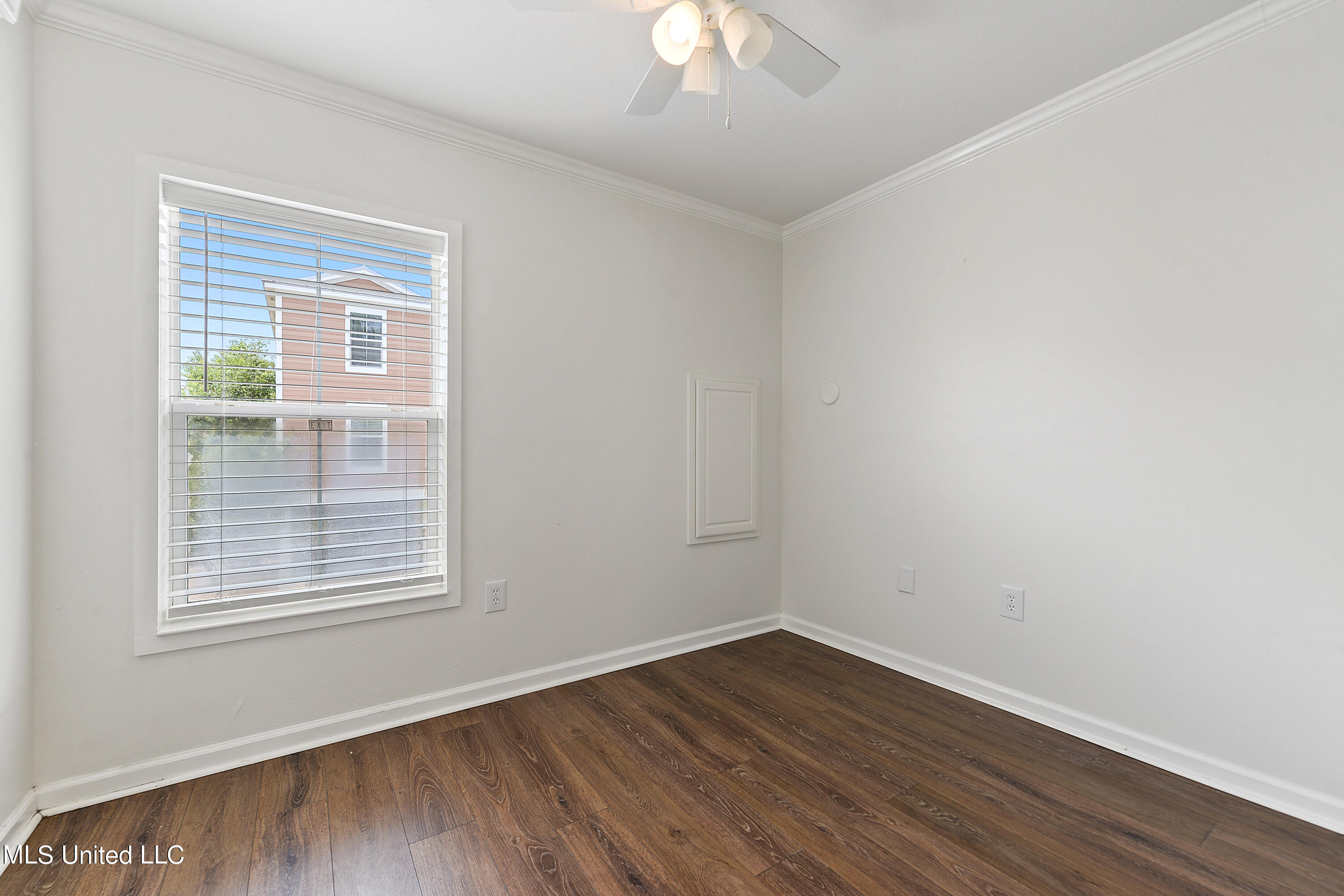 215 E 2nd Street, 37b