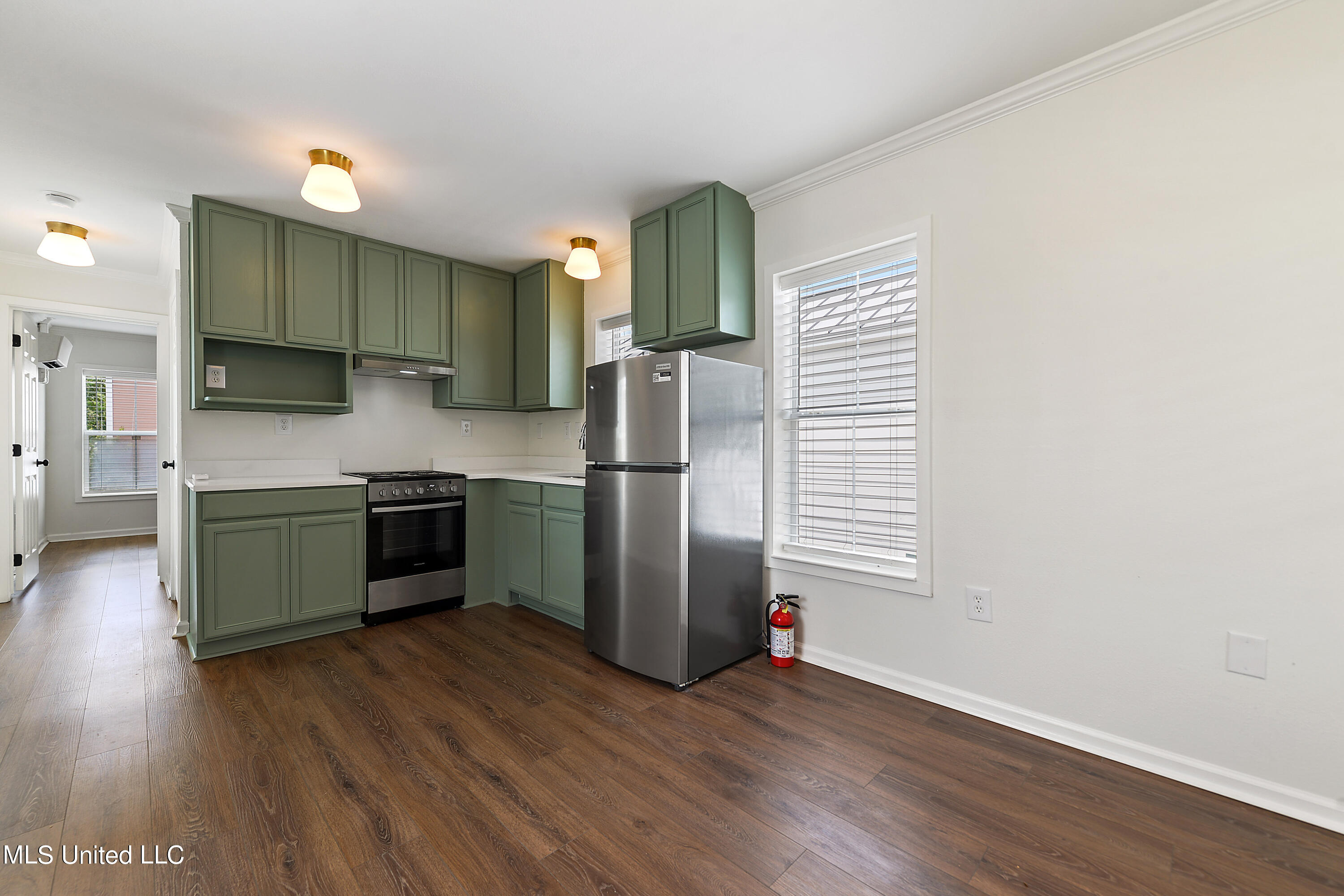 215 E 2nd Street, 37b