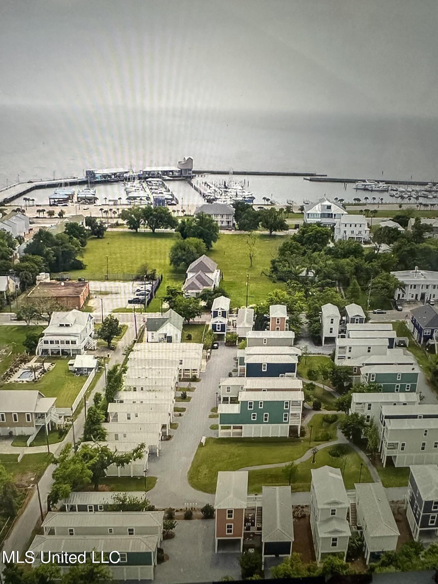 215 E 2nd Street, 37b