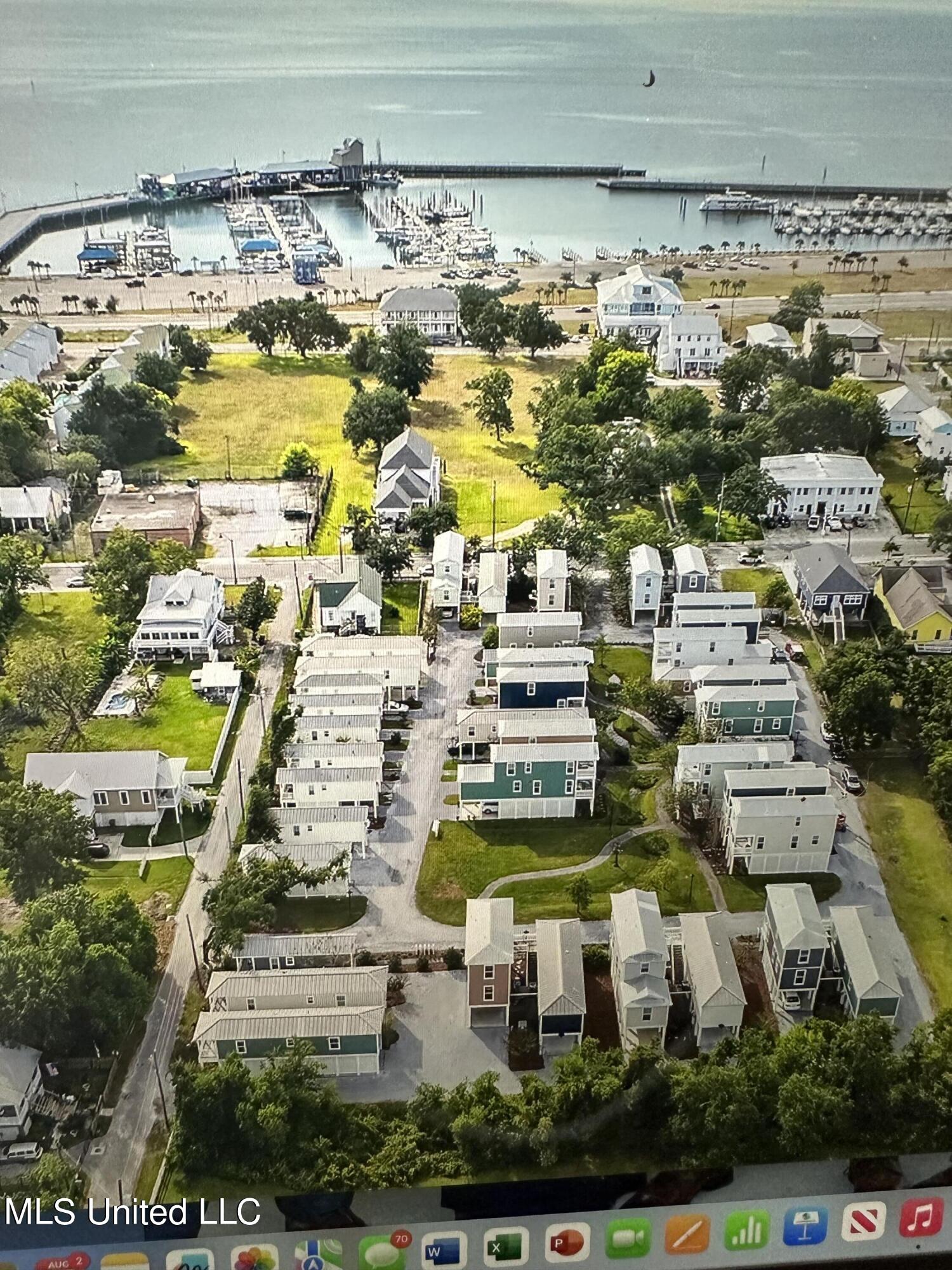 215 E 2nd Street, 37b