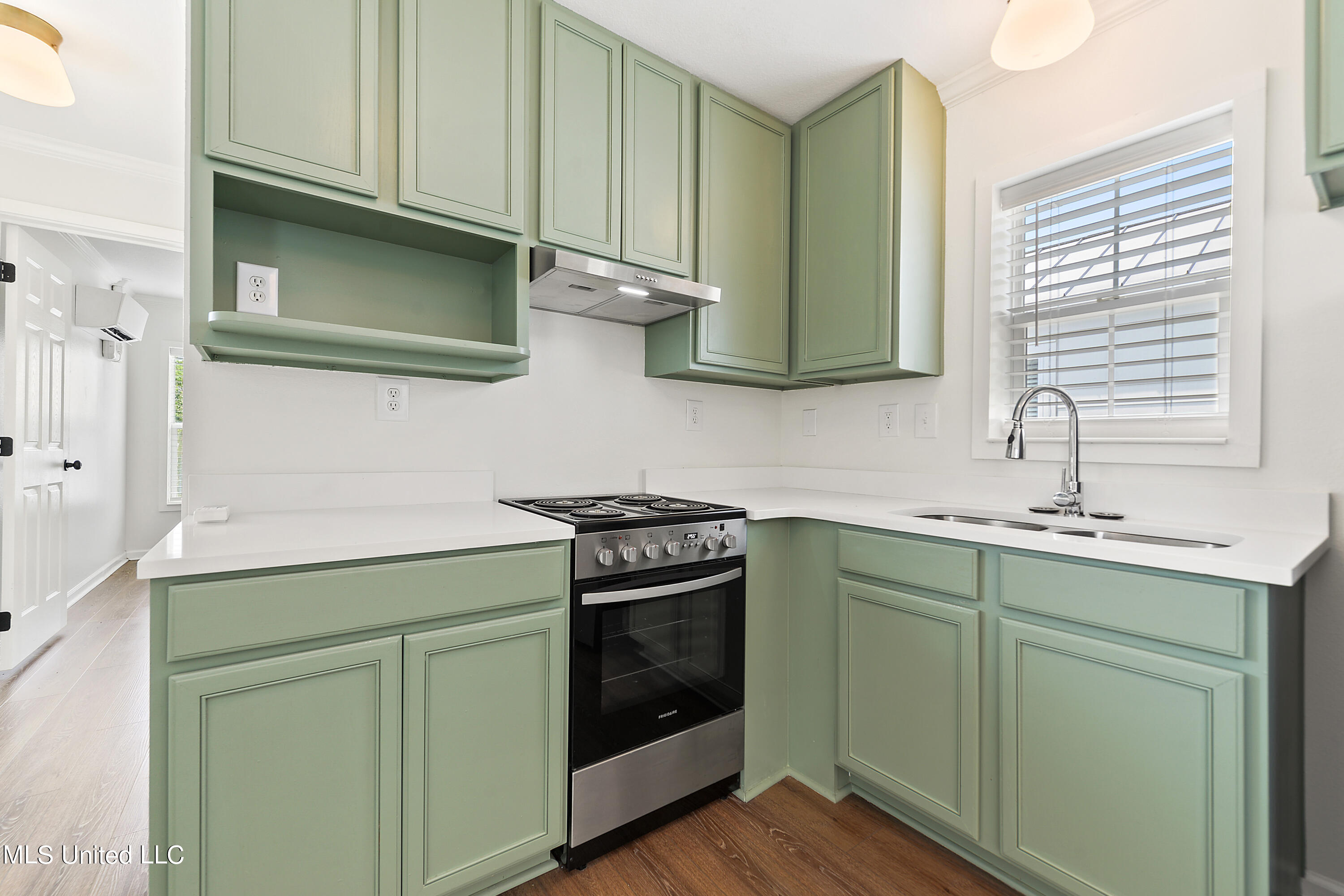 215 E 2nd Street, 37b