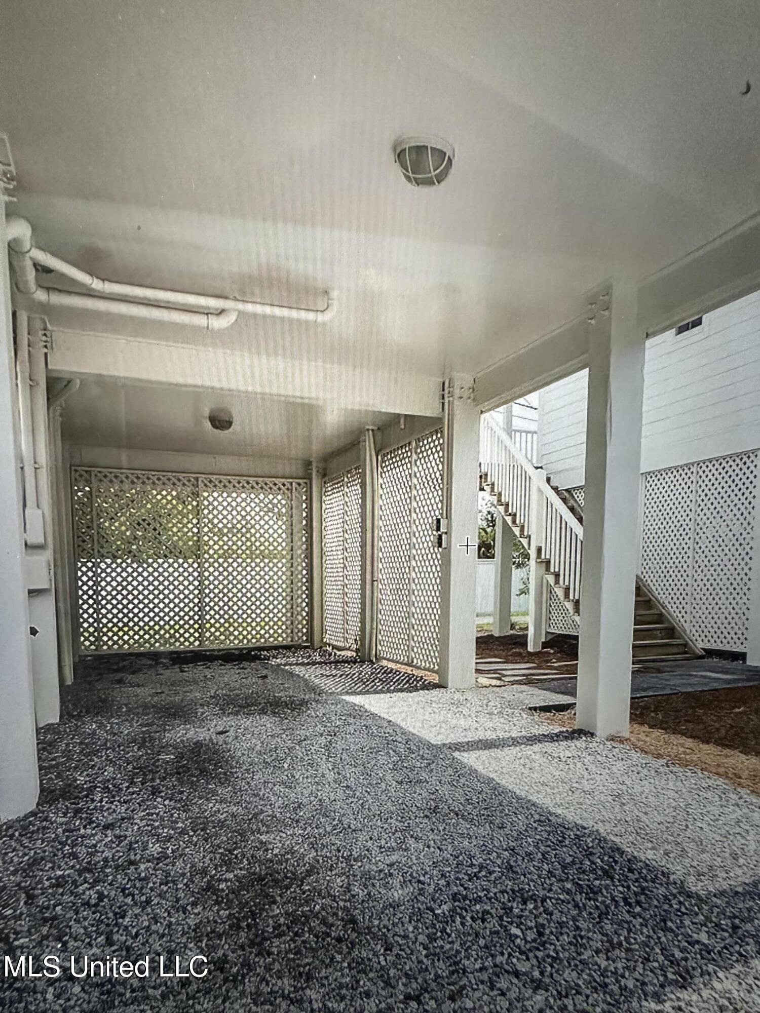 215 E 2nd Street, 37b