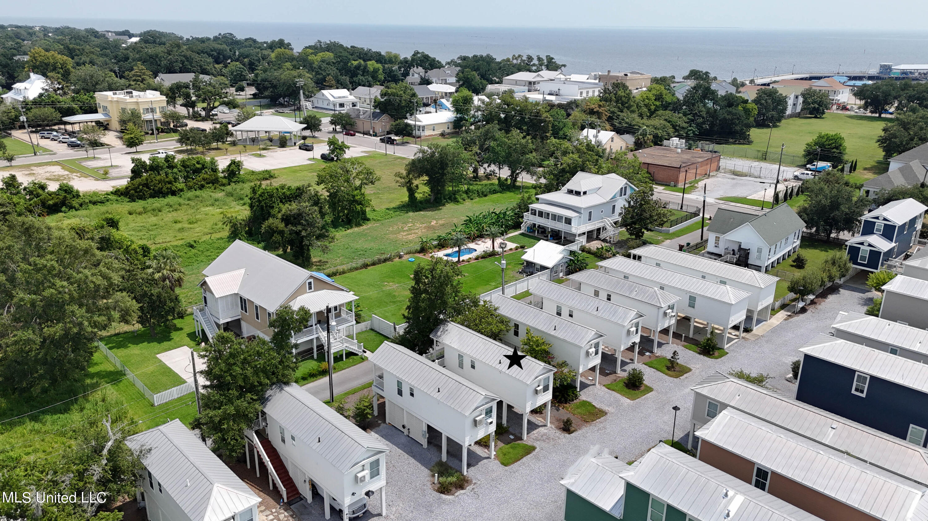 215 E 2nd Street, 37b