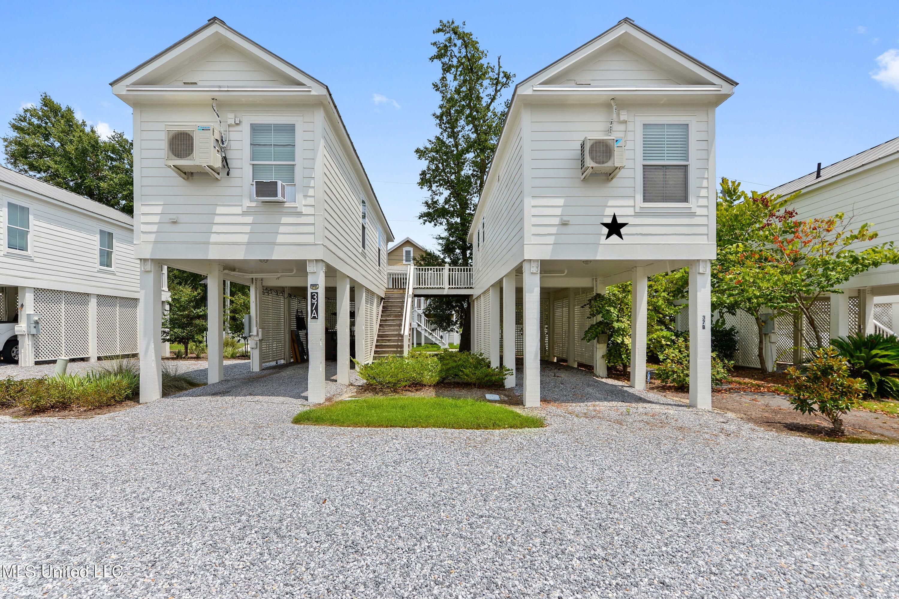 215 E 2nd Street, 37b