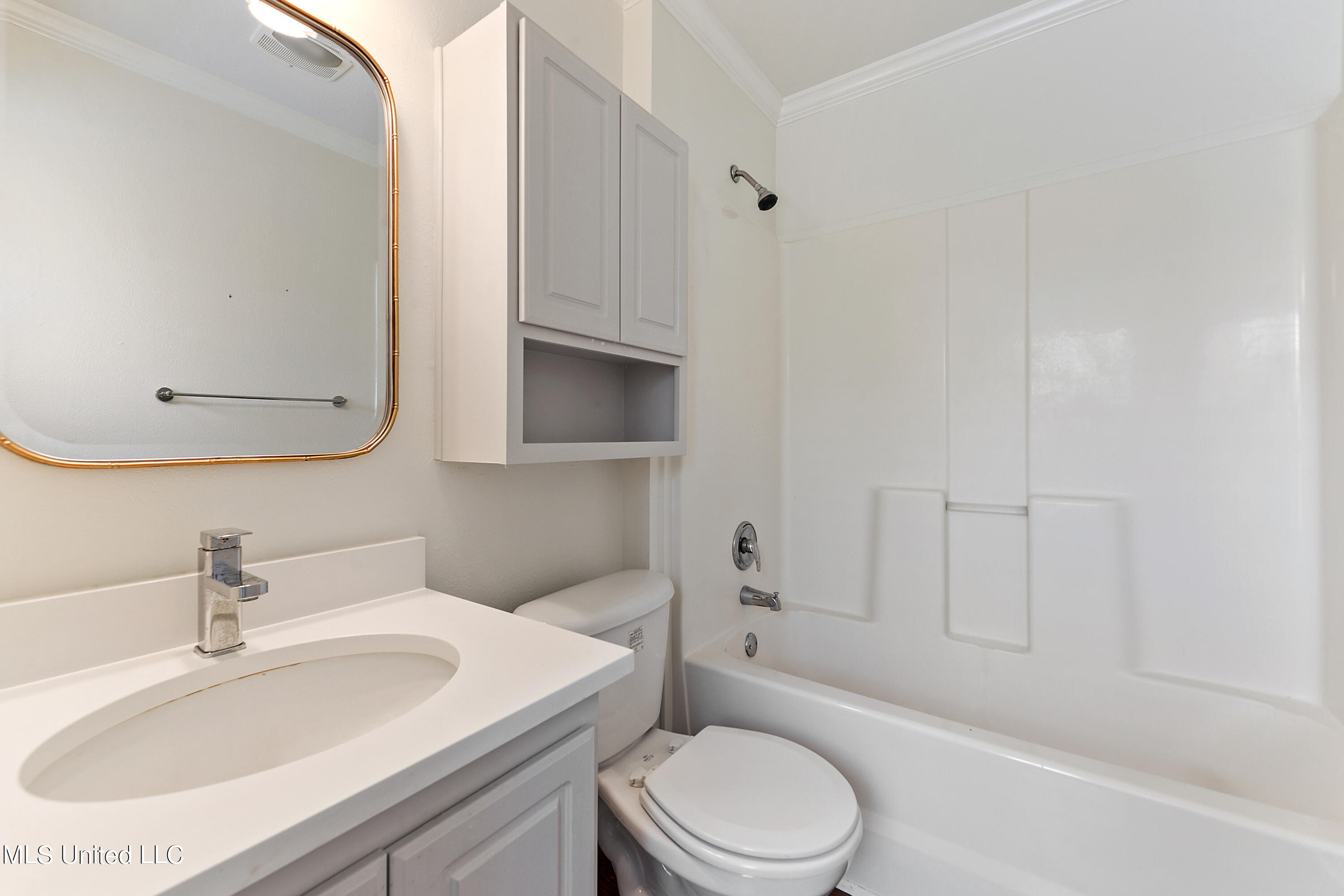 215 E 2nd Street, 37b