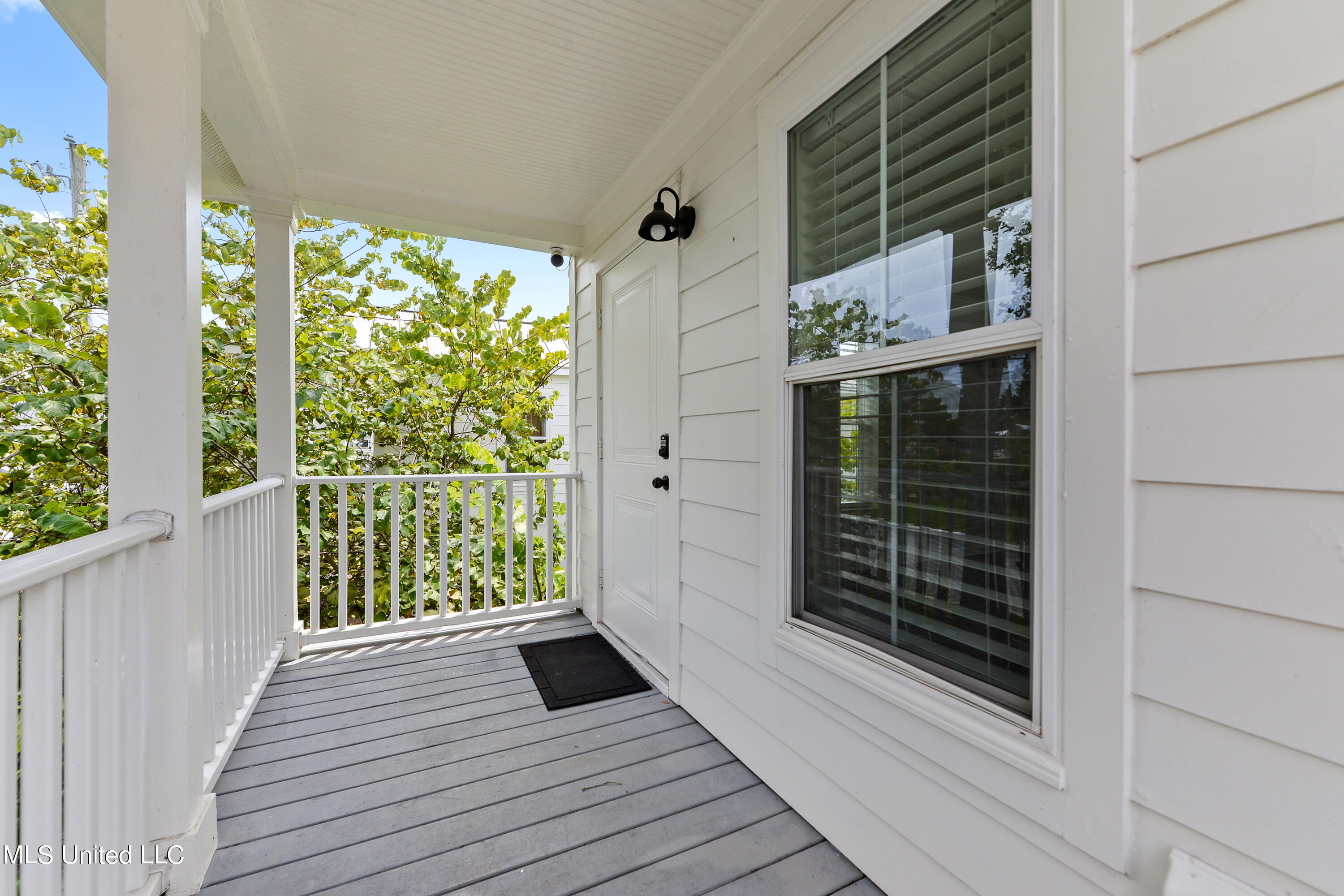 215 E 2nd Street, 37b