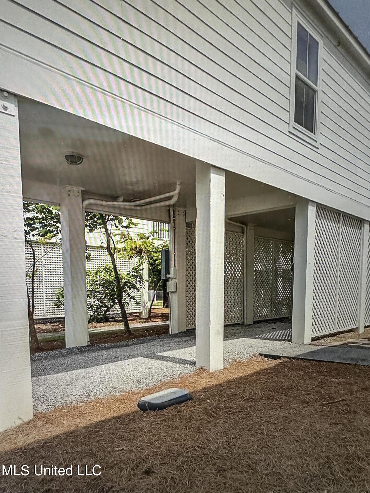 215 E 2nd Street, 37b