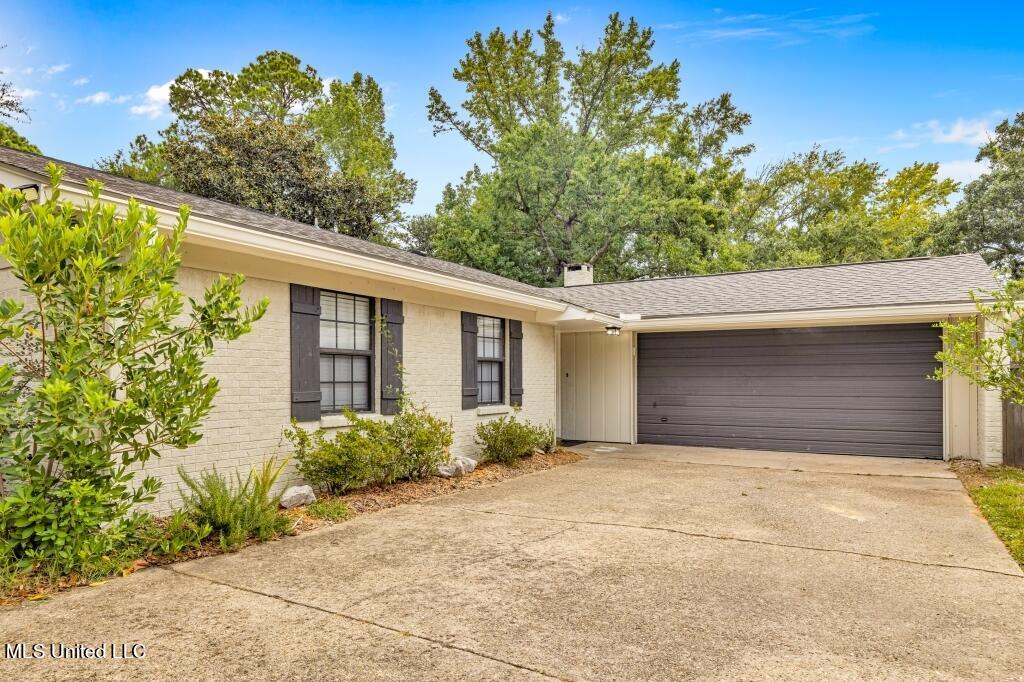 104 Leigh Circle