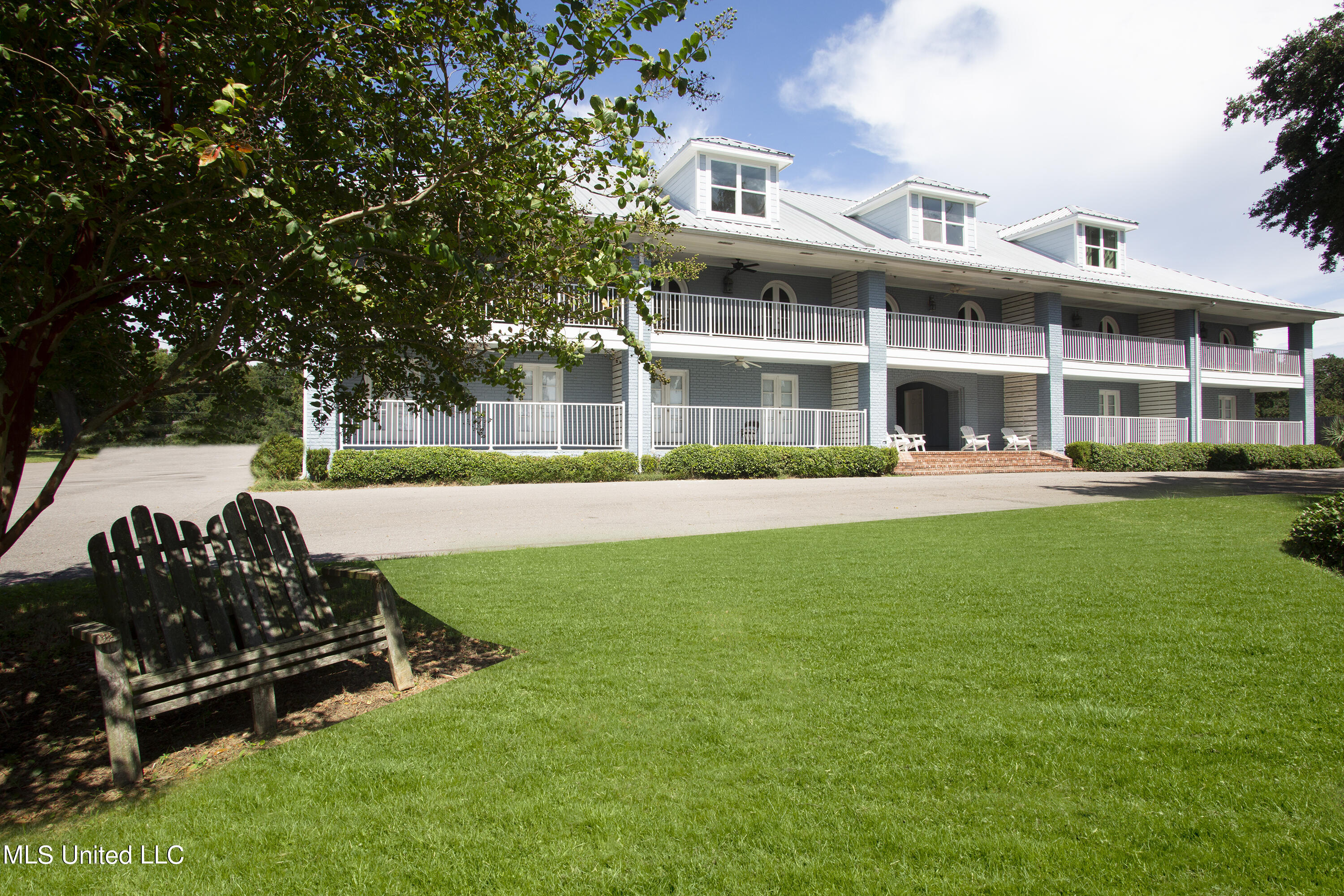 1282 Beach Boulevard, 107