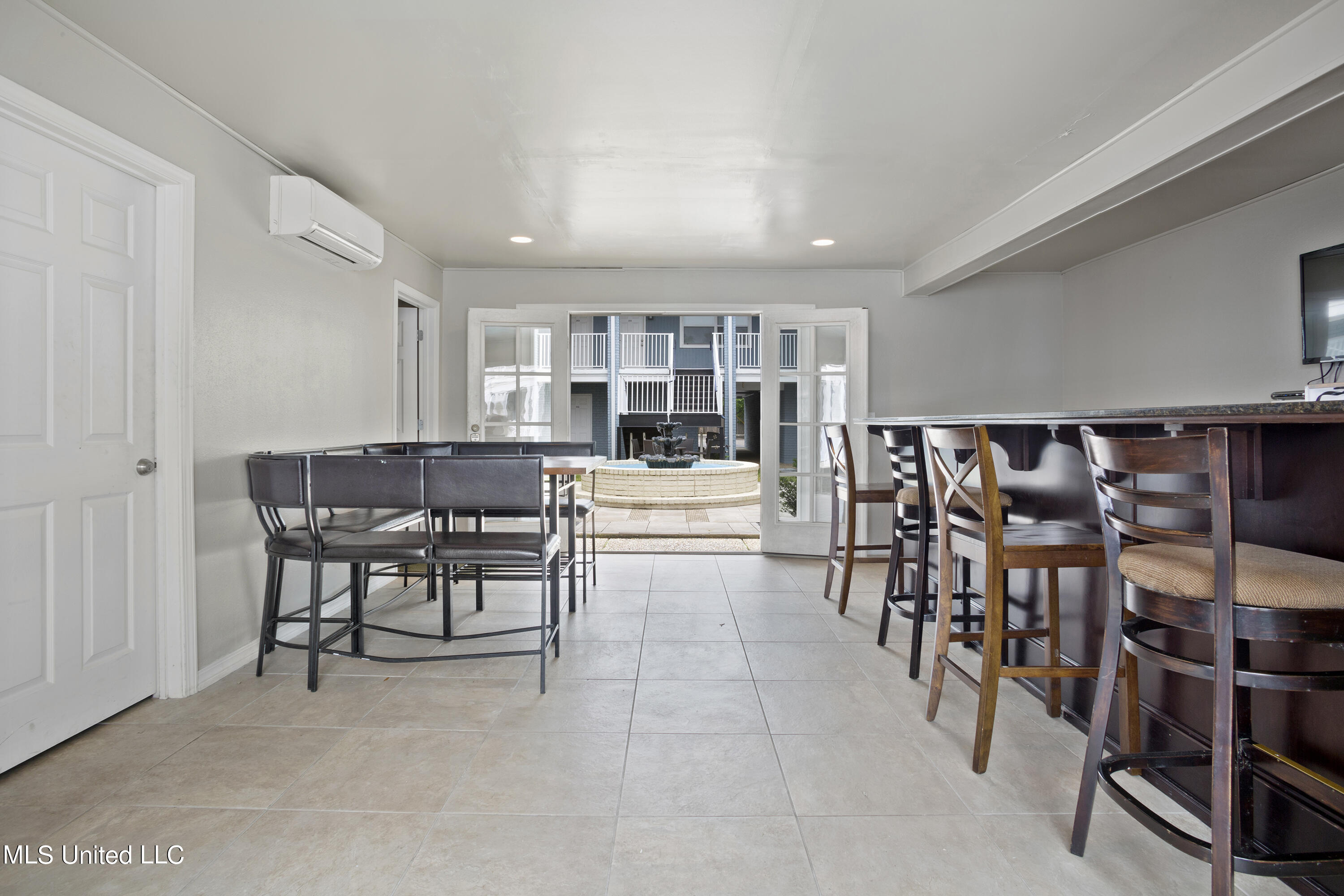 1282 Beach Boulevard, 107