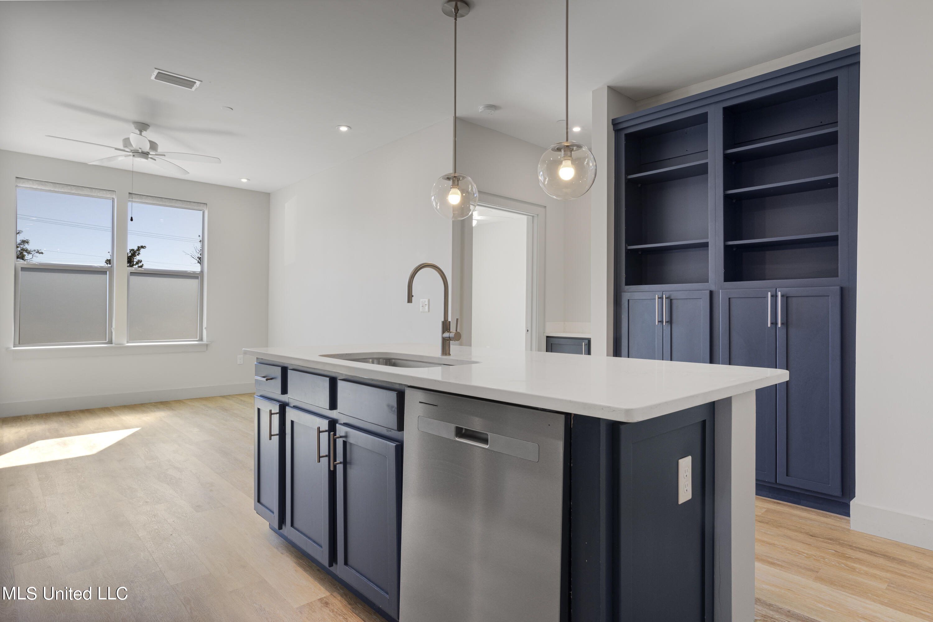 2501 Bienville Boulevard, 516