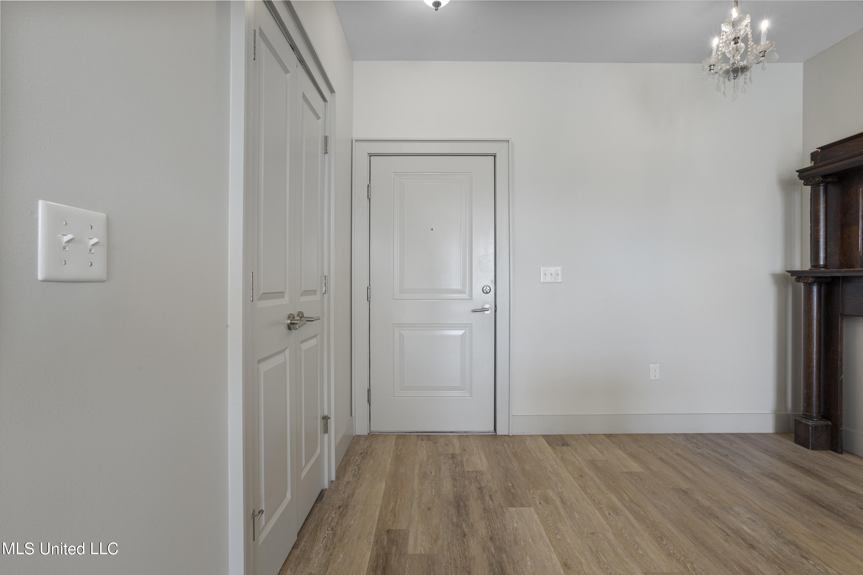 2501 Bienville Boulevard, 516