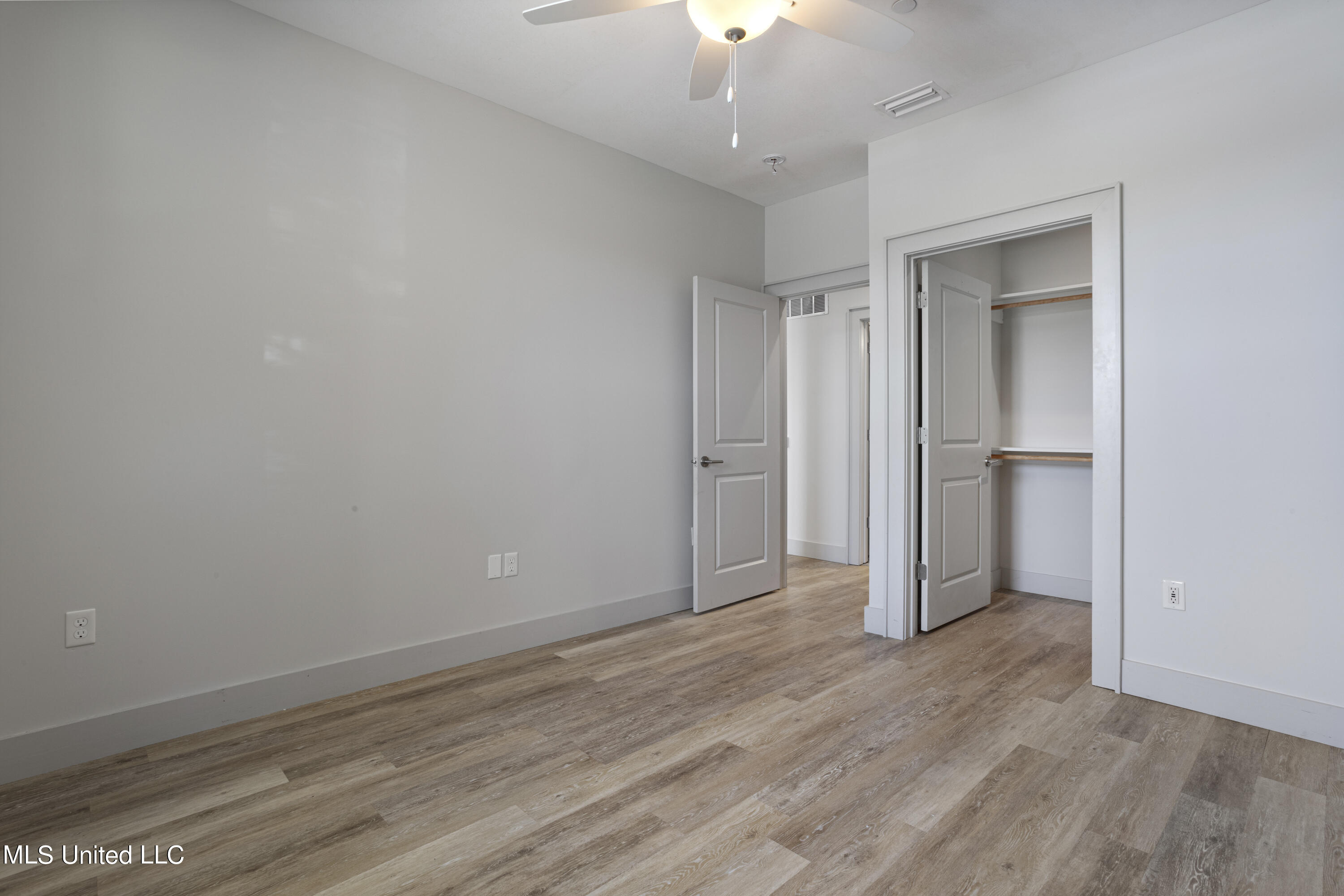 2501 Bienville Boulevard, 516