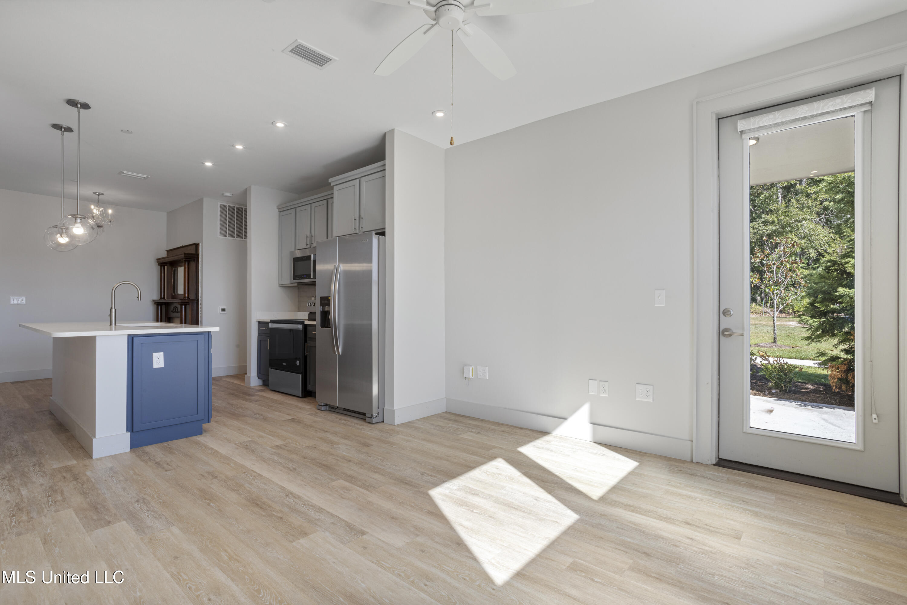 2501 Bienville Boulevard, 516